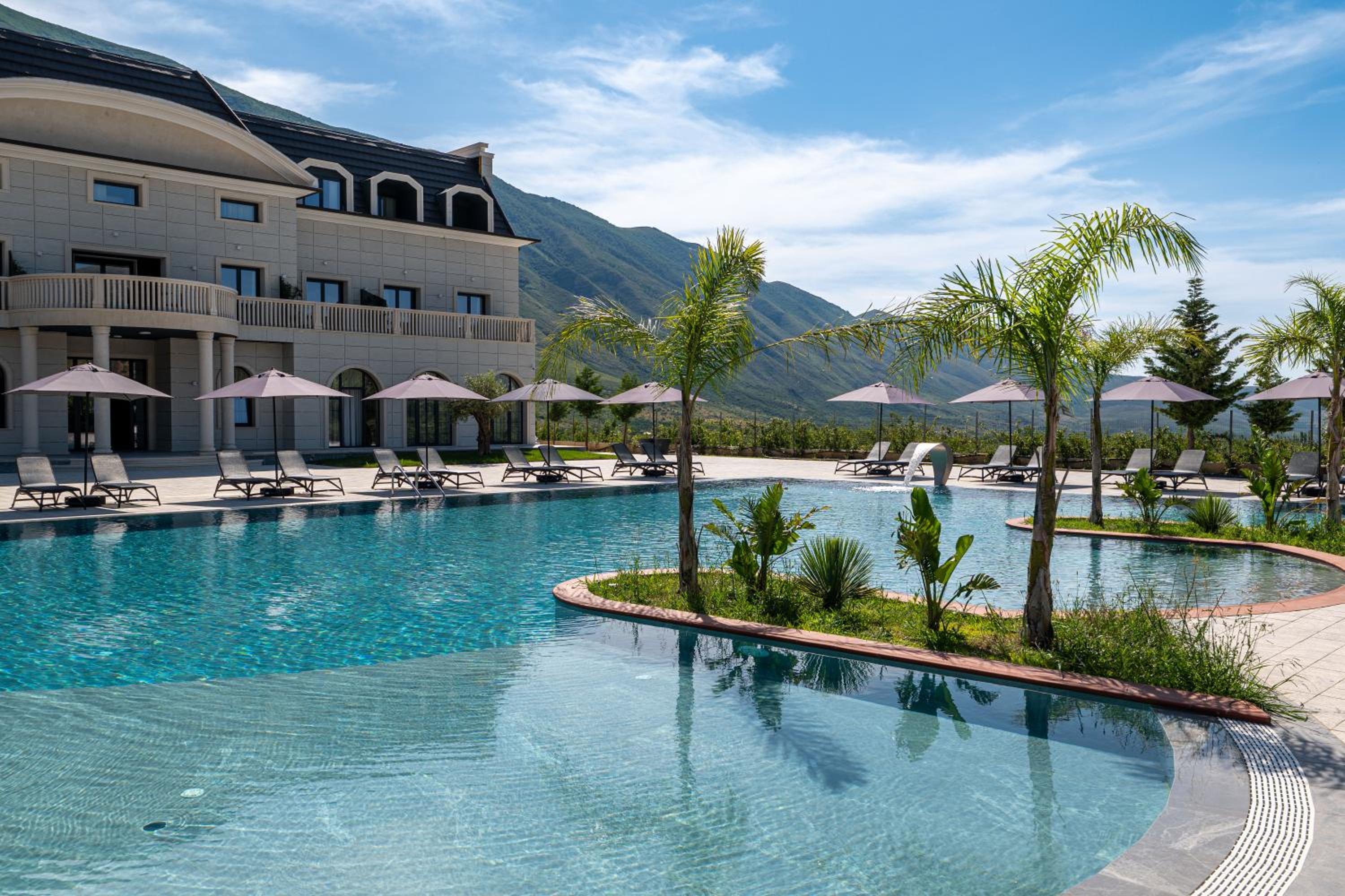 Acros Resort