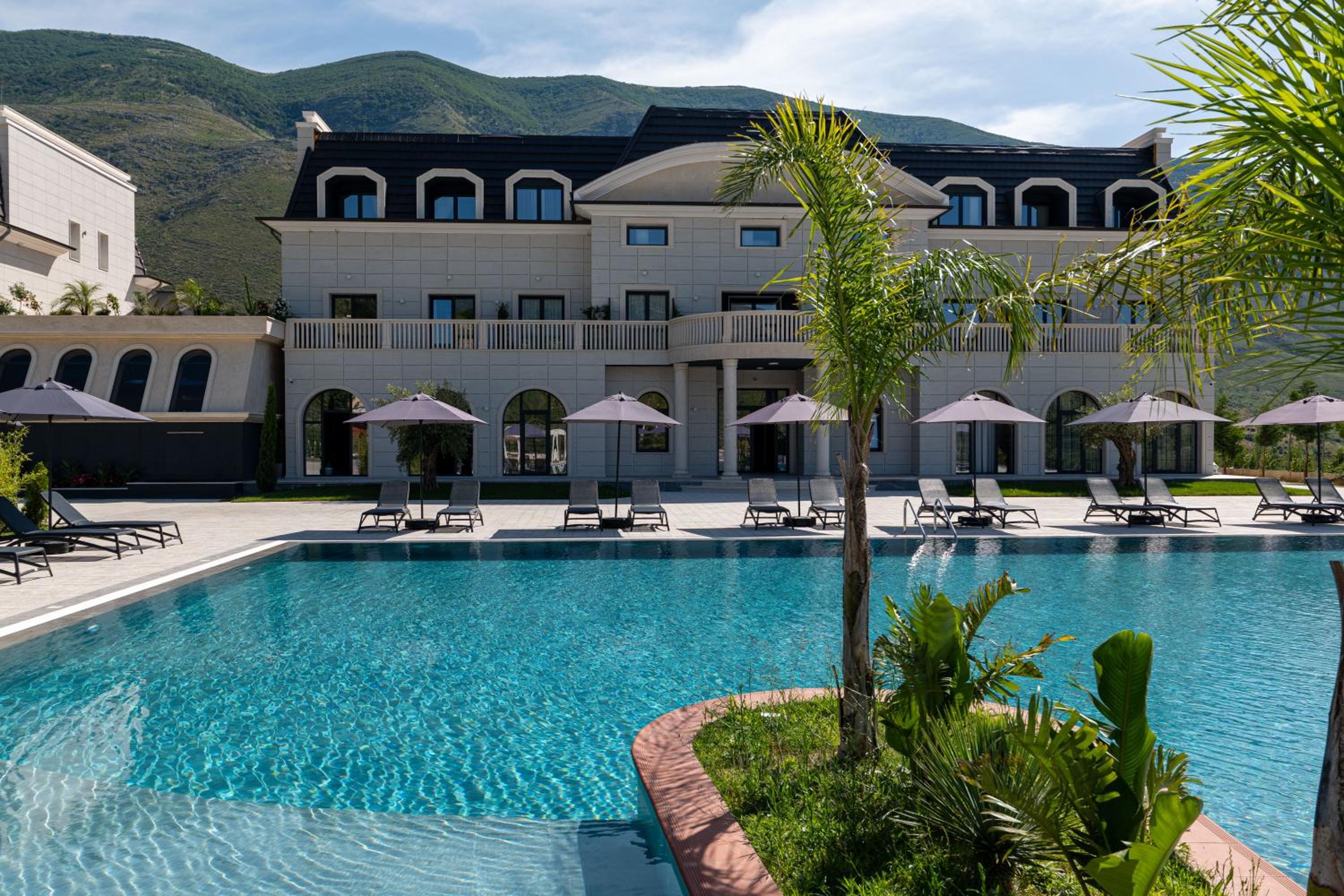 Acros Resort