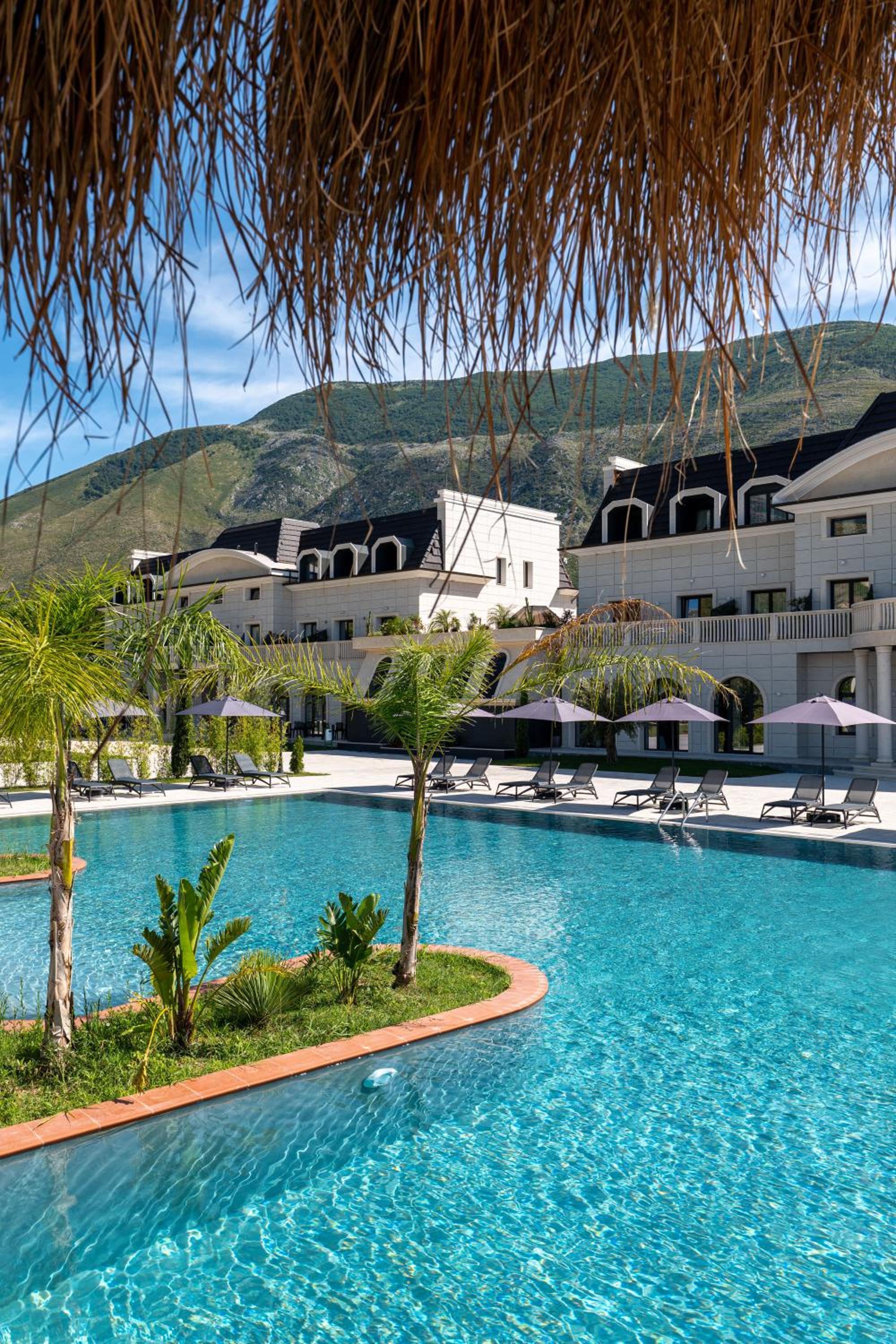 Acros Resort