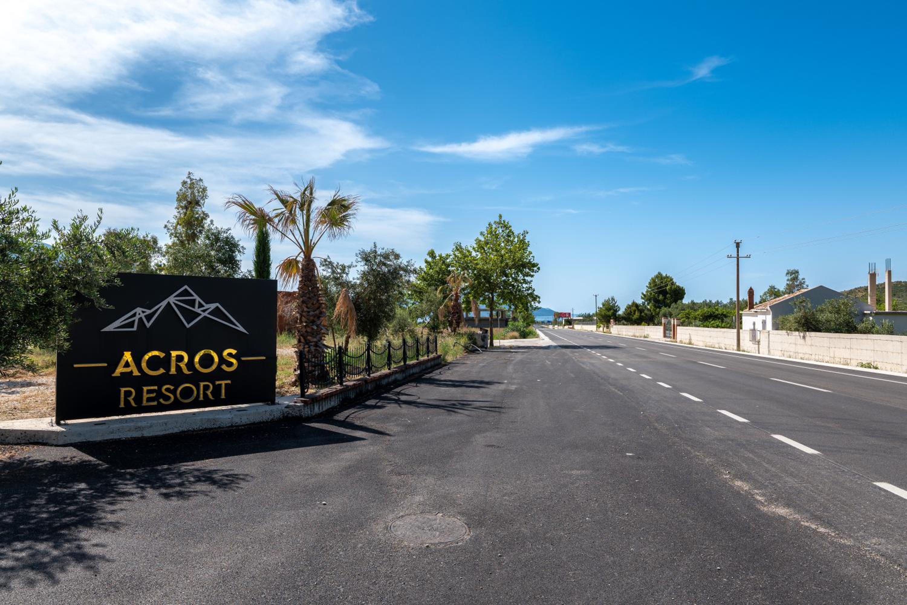 Acros Resort
