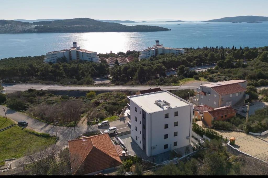 Sky high Sea view lux apartment