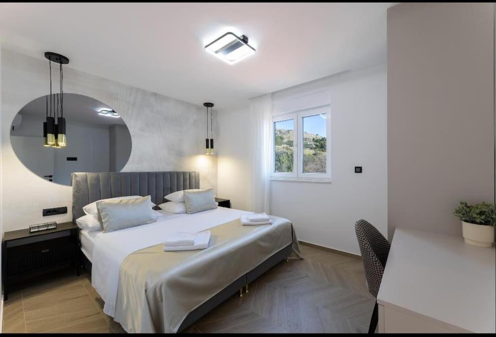 Sky high Sea view lux apartment
