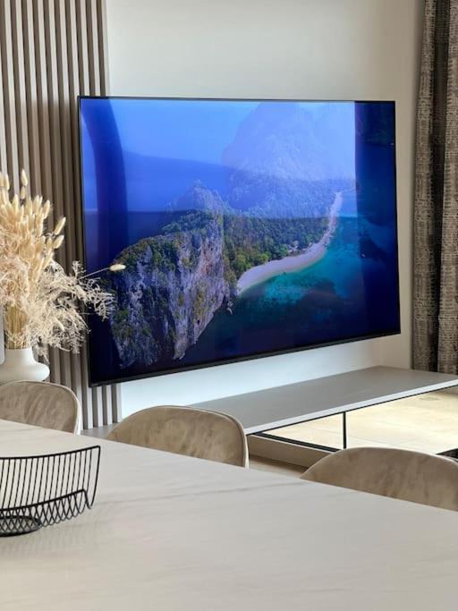 Sky high Sea view lux apartment