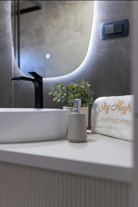 Sky high Sea view lux apartment