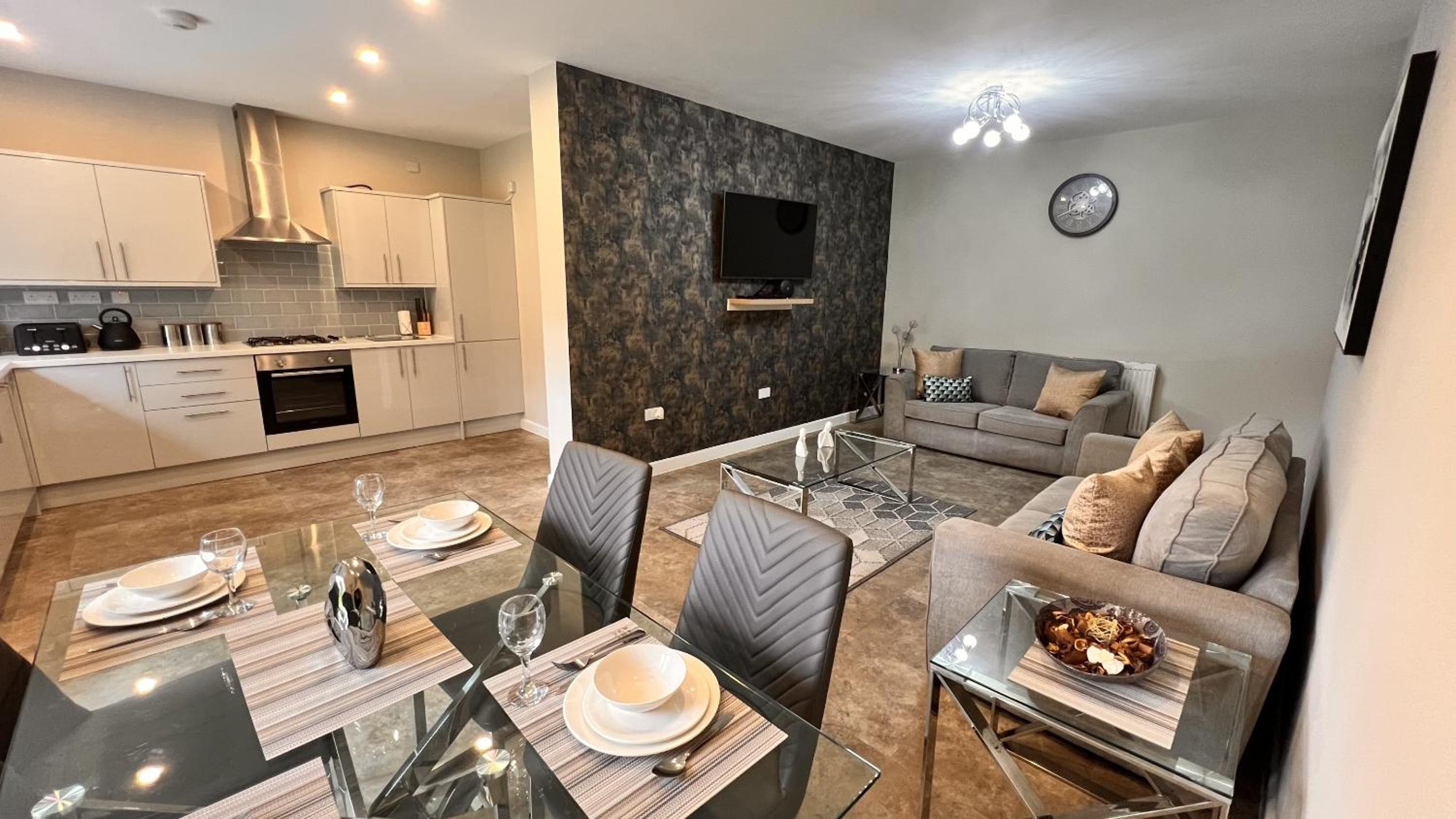 5-Bedroom House in Prime Solihull Near NEC, JLR and Airport view 2