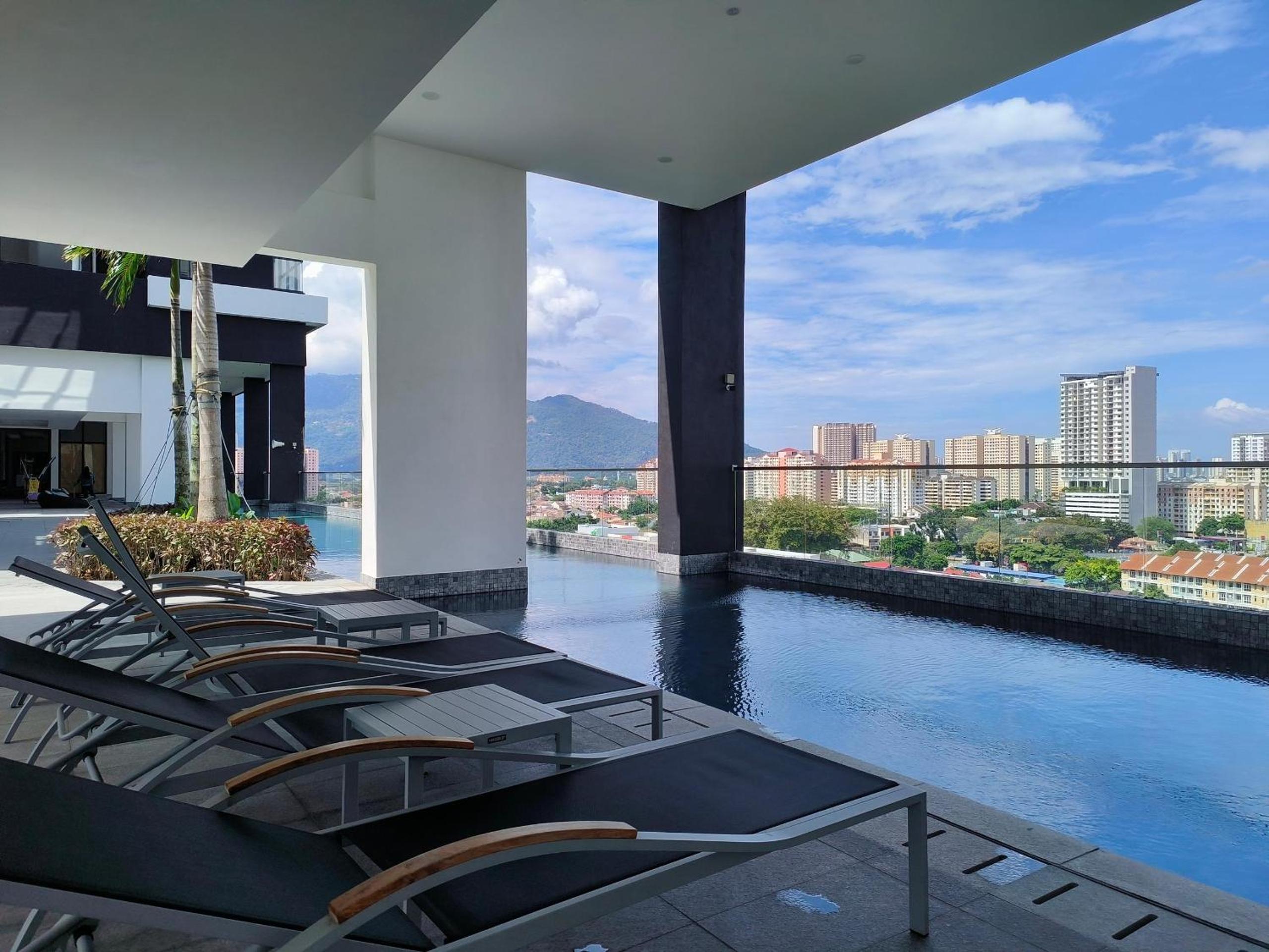 Urban Suites TWO Or THREE Bedroom Georgetown by ANC