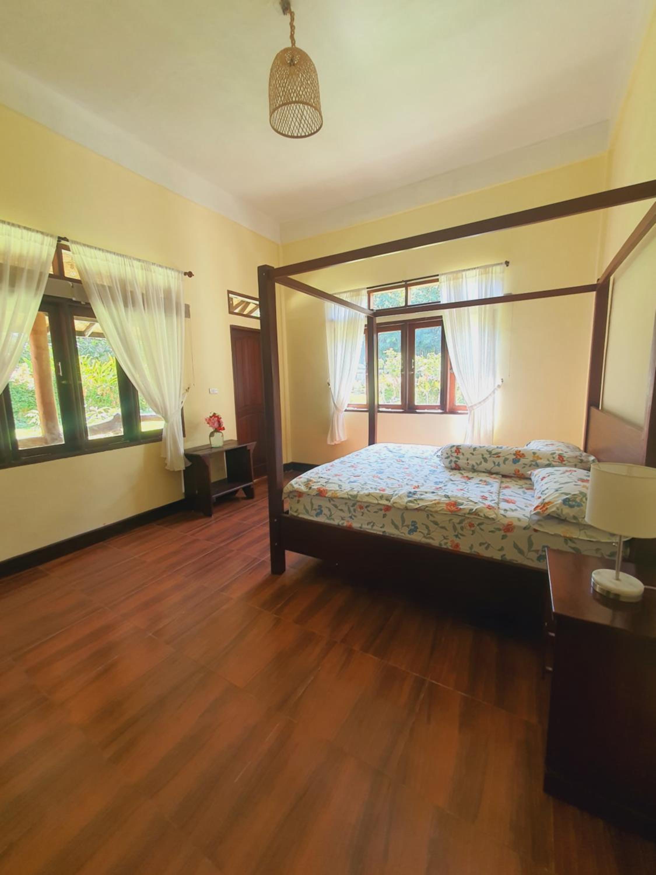 Sumatra Cheeky Monkeys Villa, Trekking and Tours