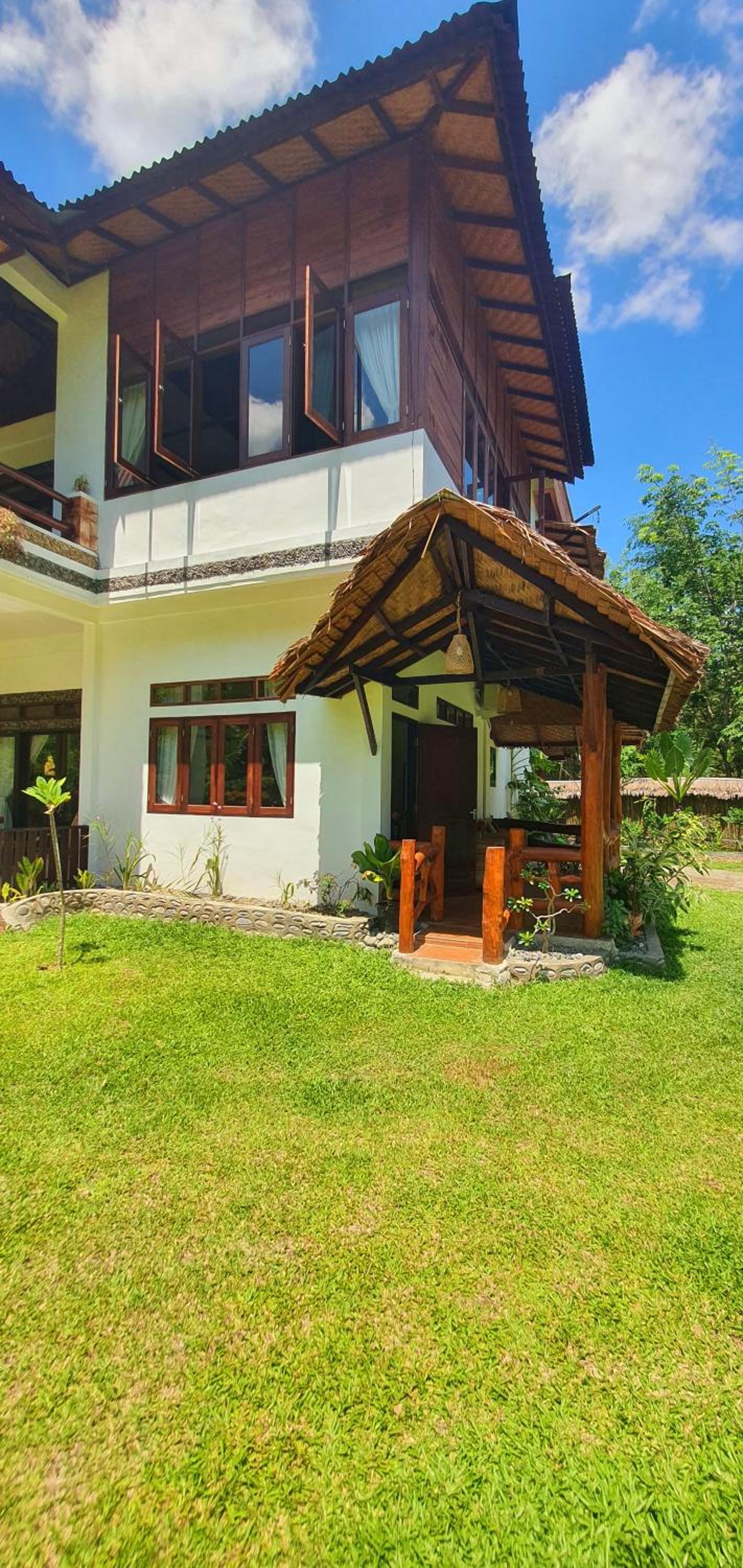 Sumatra Cheeky Monkeys Villa, Trekking and Tours