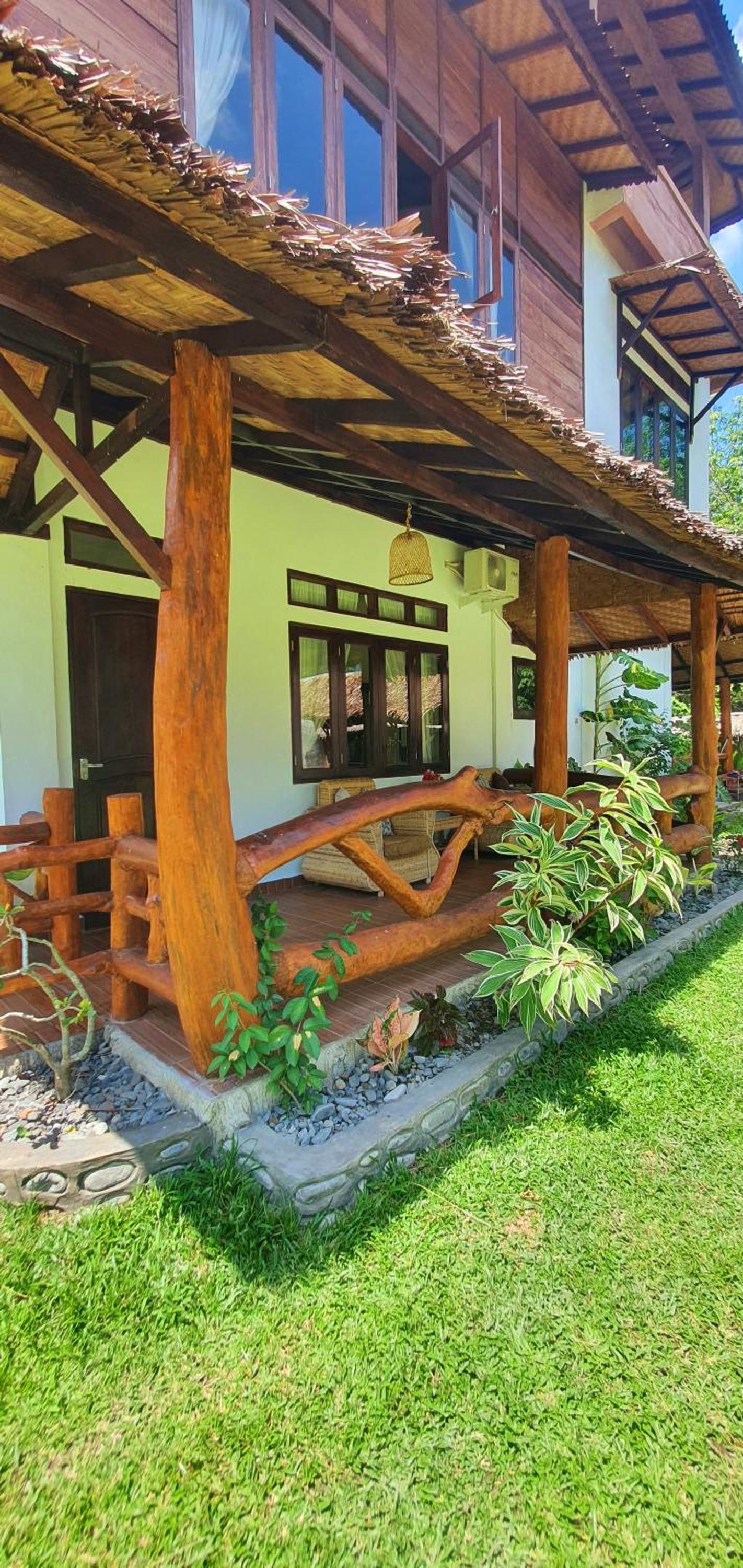 Sumatra Cheeky Monkeys Villa, Trekking and Tours
