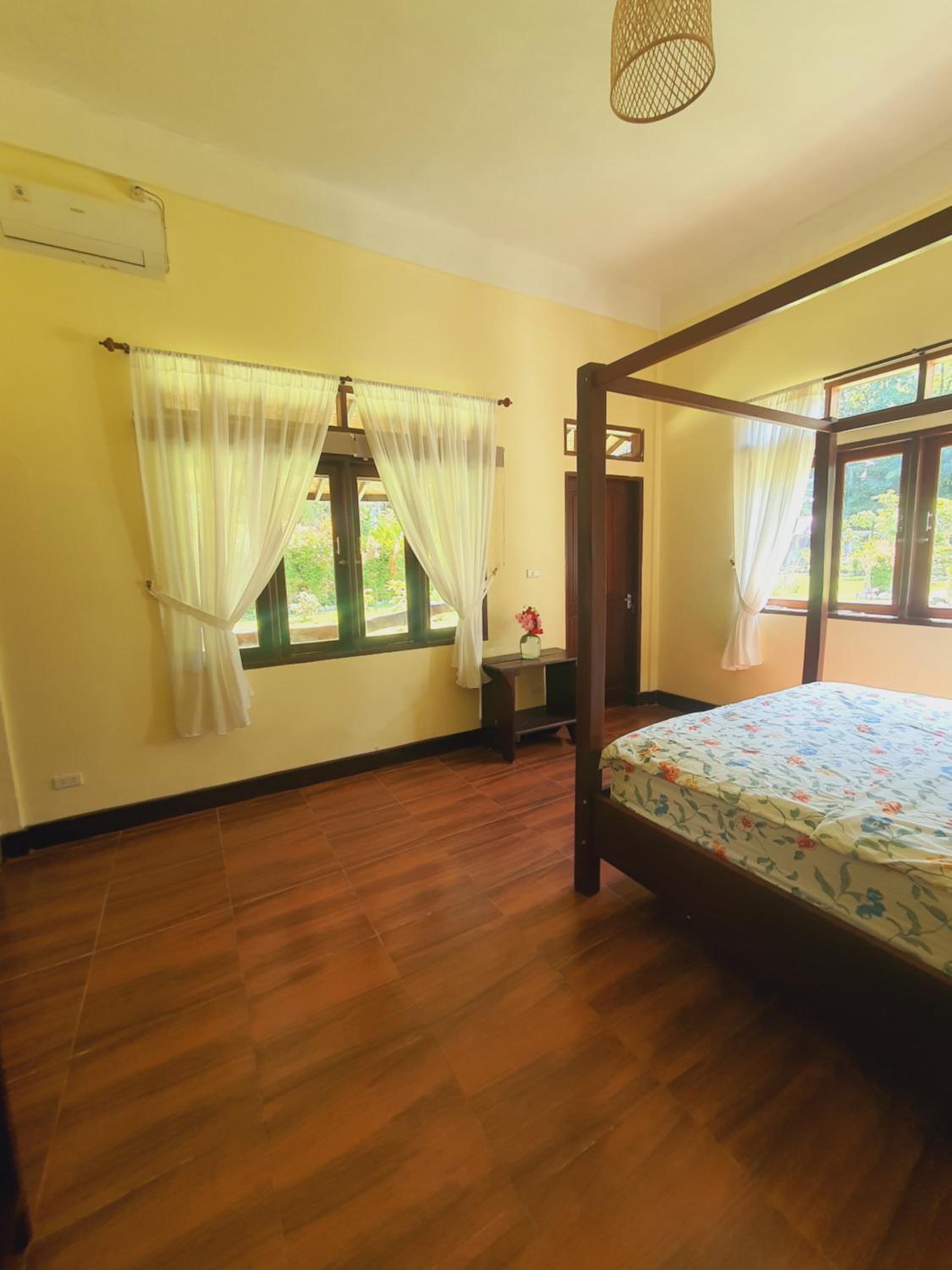 Sumatra Cheeky Monkeys Villa, Trekking and Tours