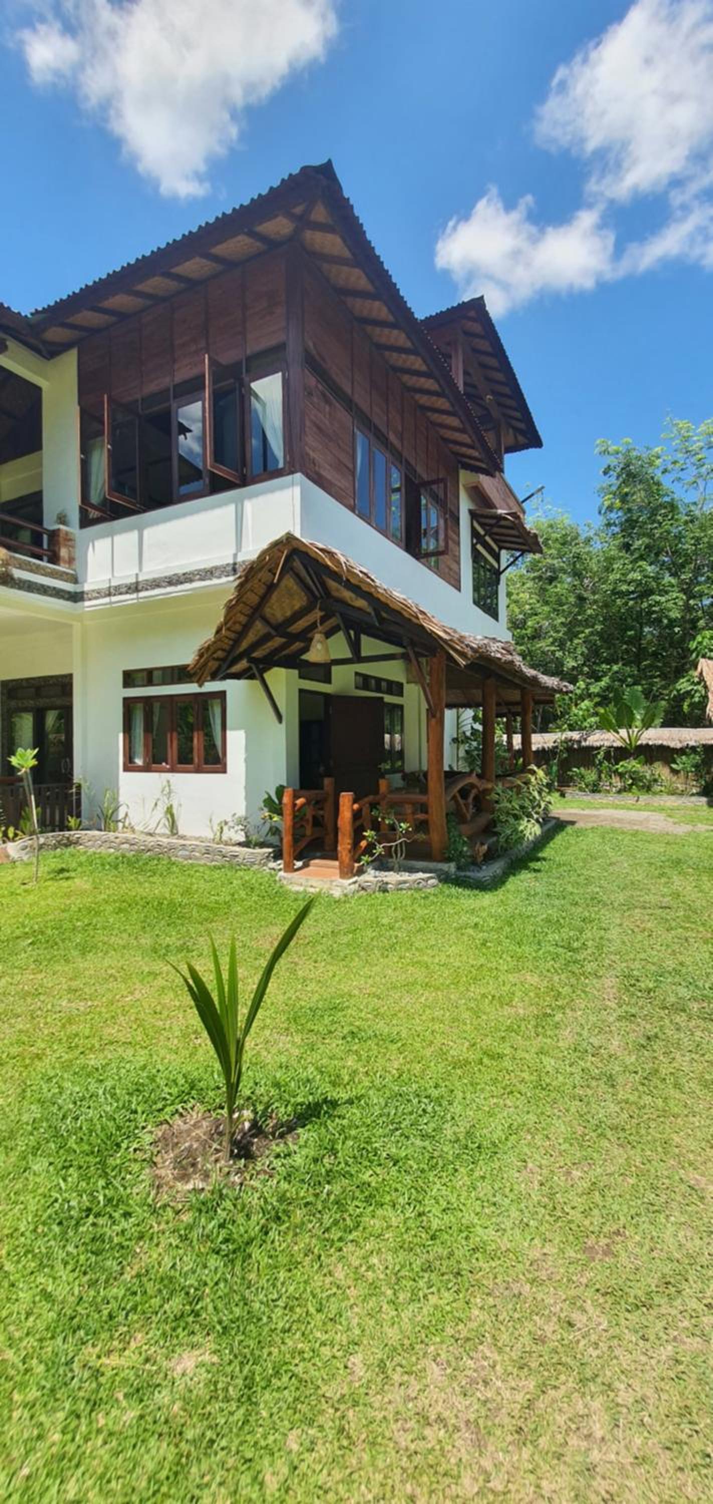 Sumatra Cheeky Monkeys Villa, Trekking and Tours