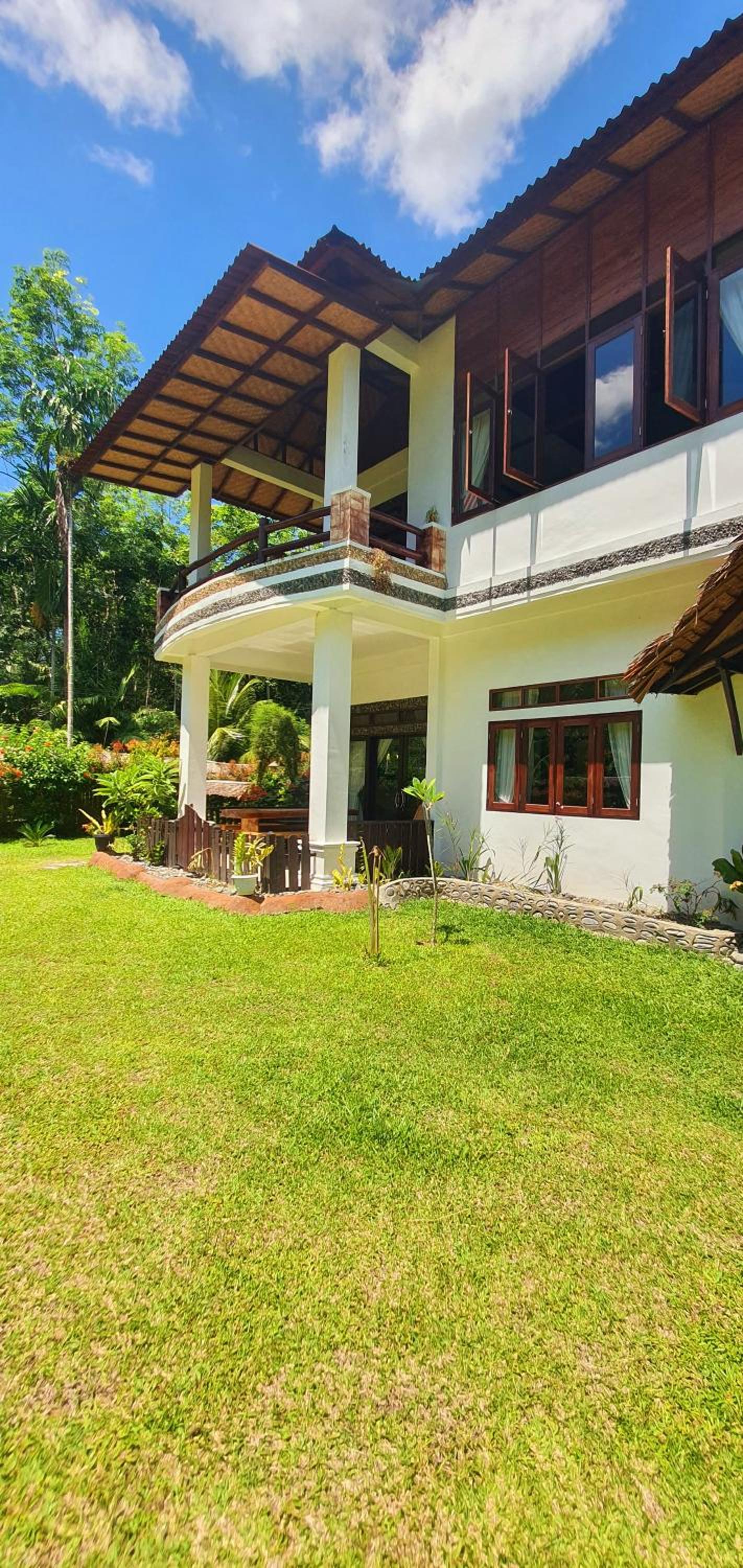Sumatra Cheeky Monkeys Villa, Trekking and Tours