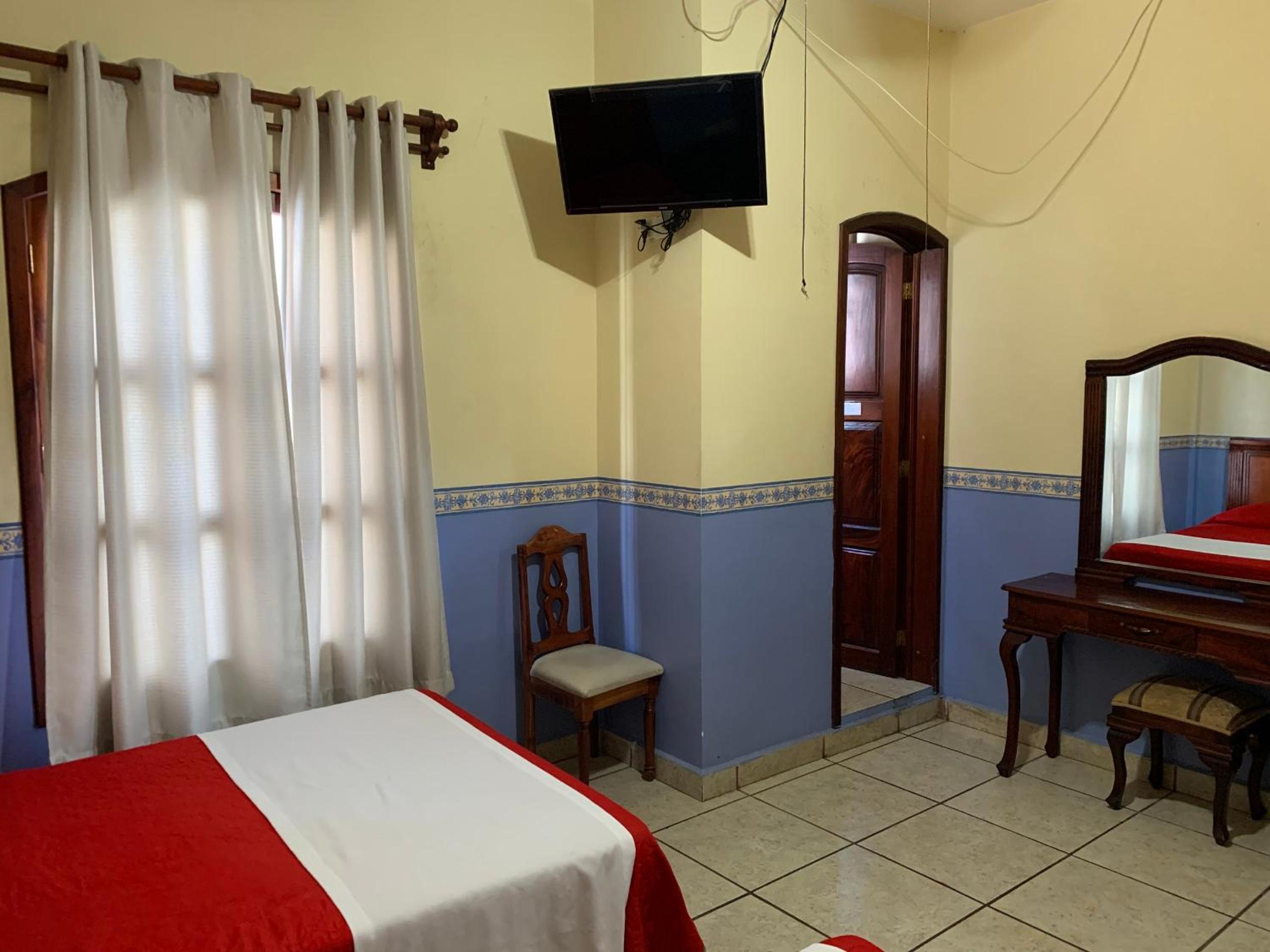 Xalapa Vacations - OYO Hotel Real de Cortes - Property Image 2