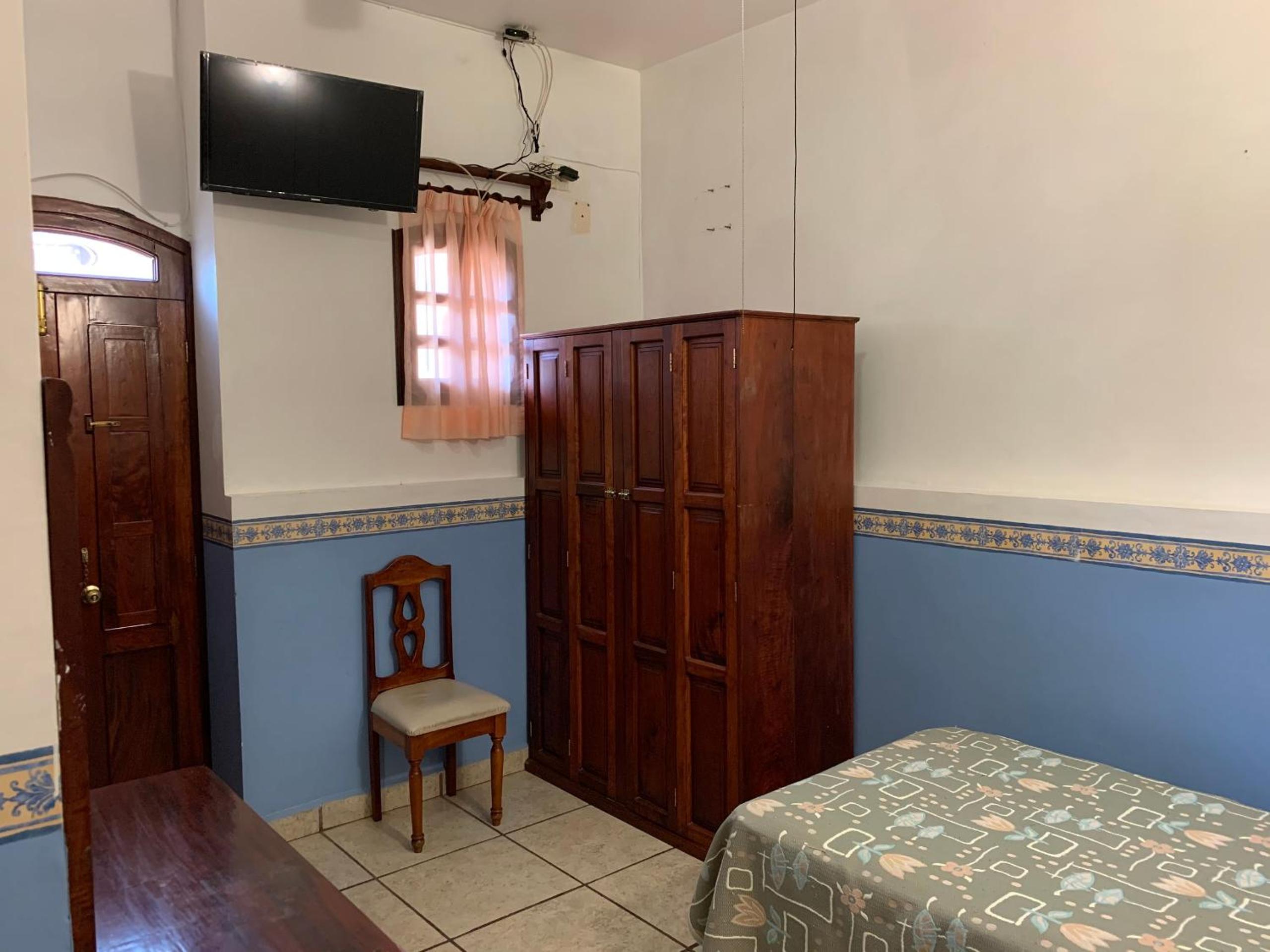Xalapa Vacations - OYO Hotel Real de Cortes - Property Image 12
