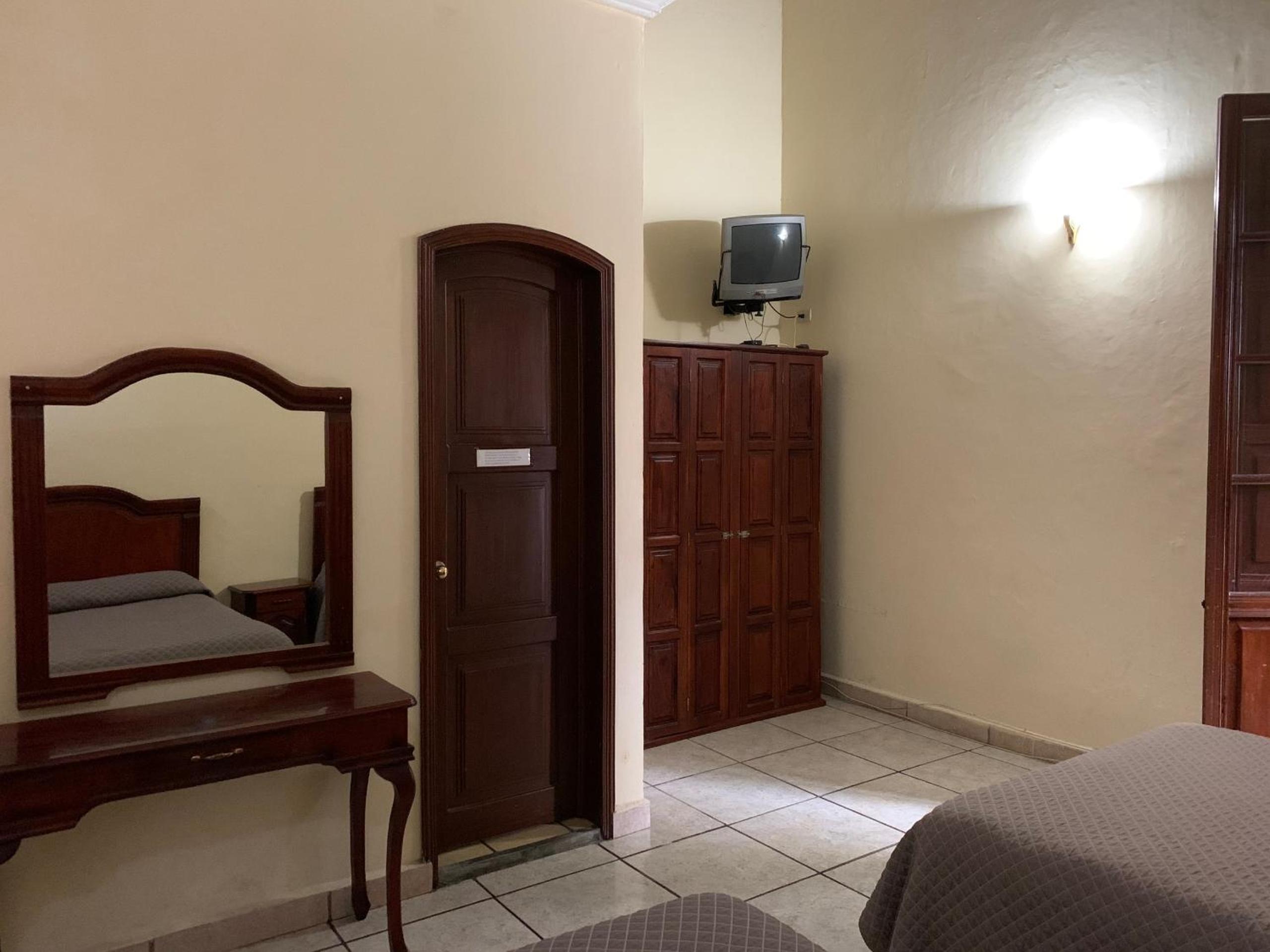 Xalapa Vacations - OYO Hotel Real de Cortes - Property Image 10