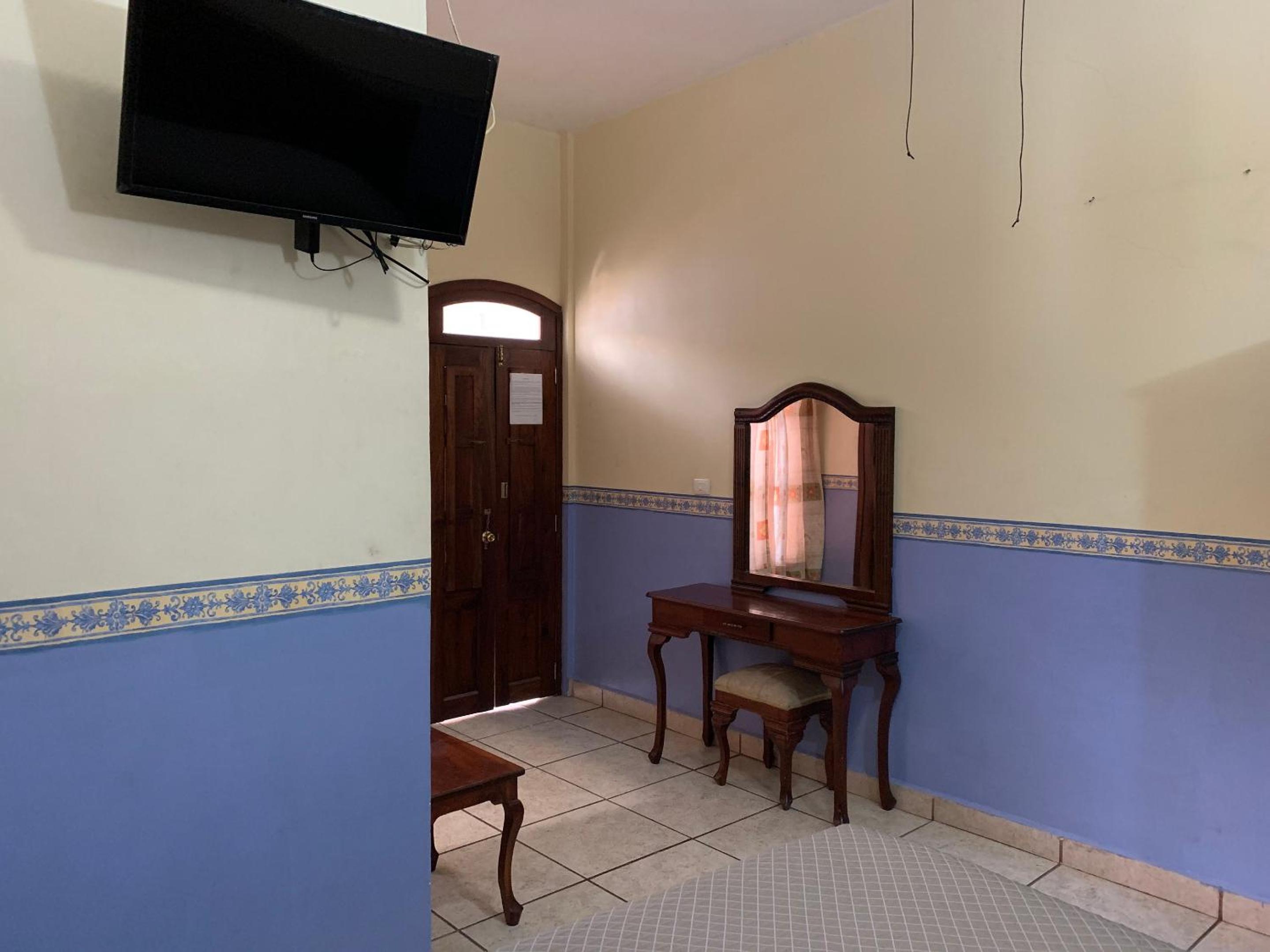 Xalapa Vacations - OYO Hotel Real de Cortes - Property Image 9