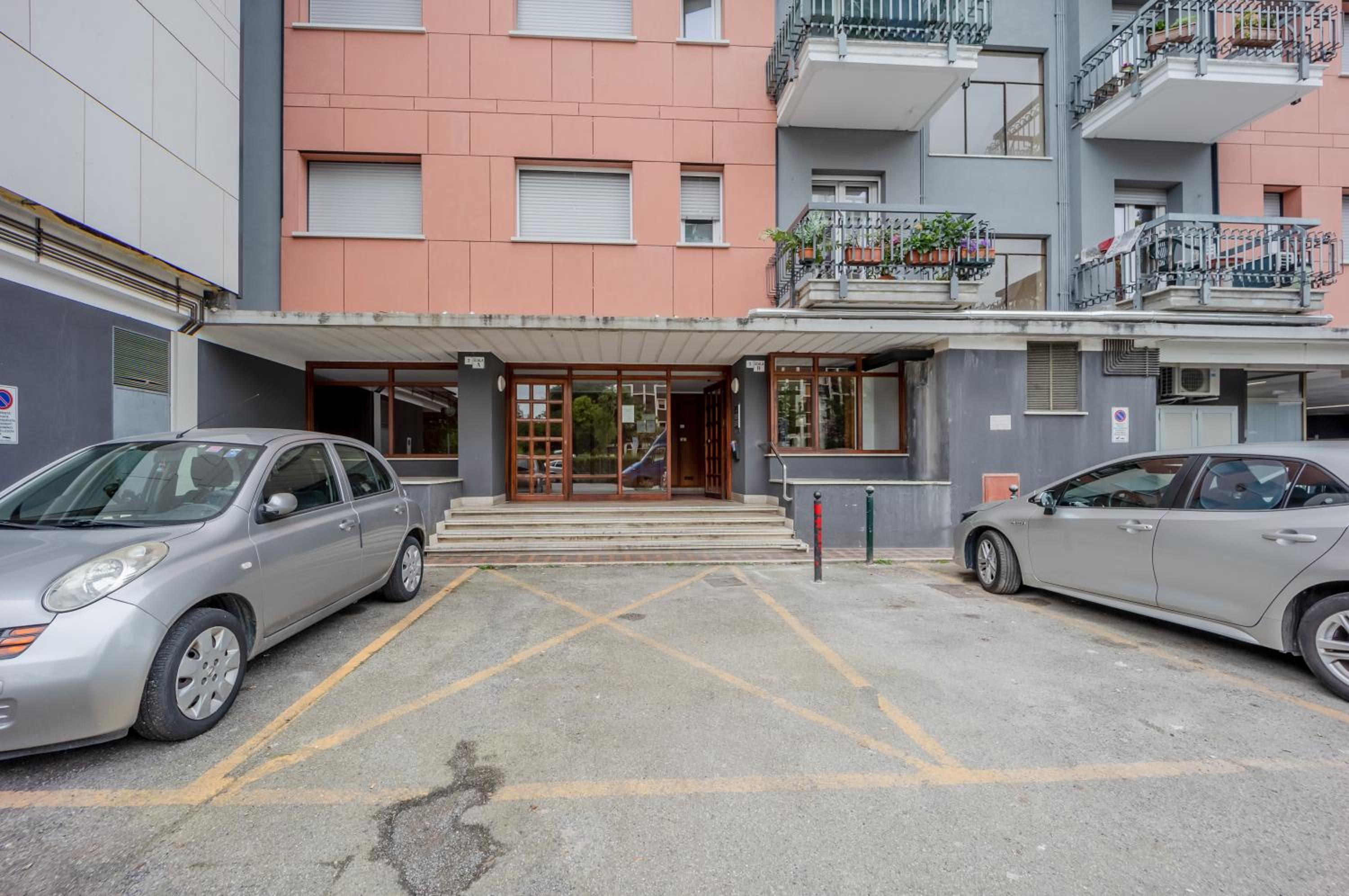 Miranda - Apartament in Mestre with Balcony! view 2