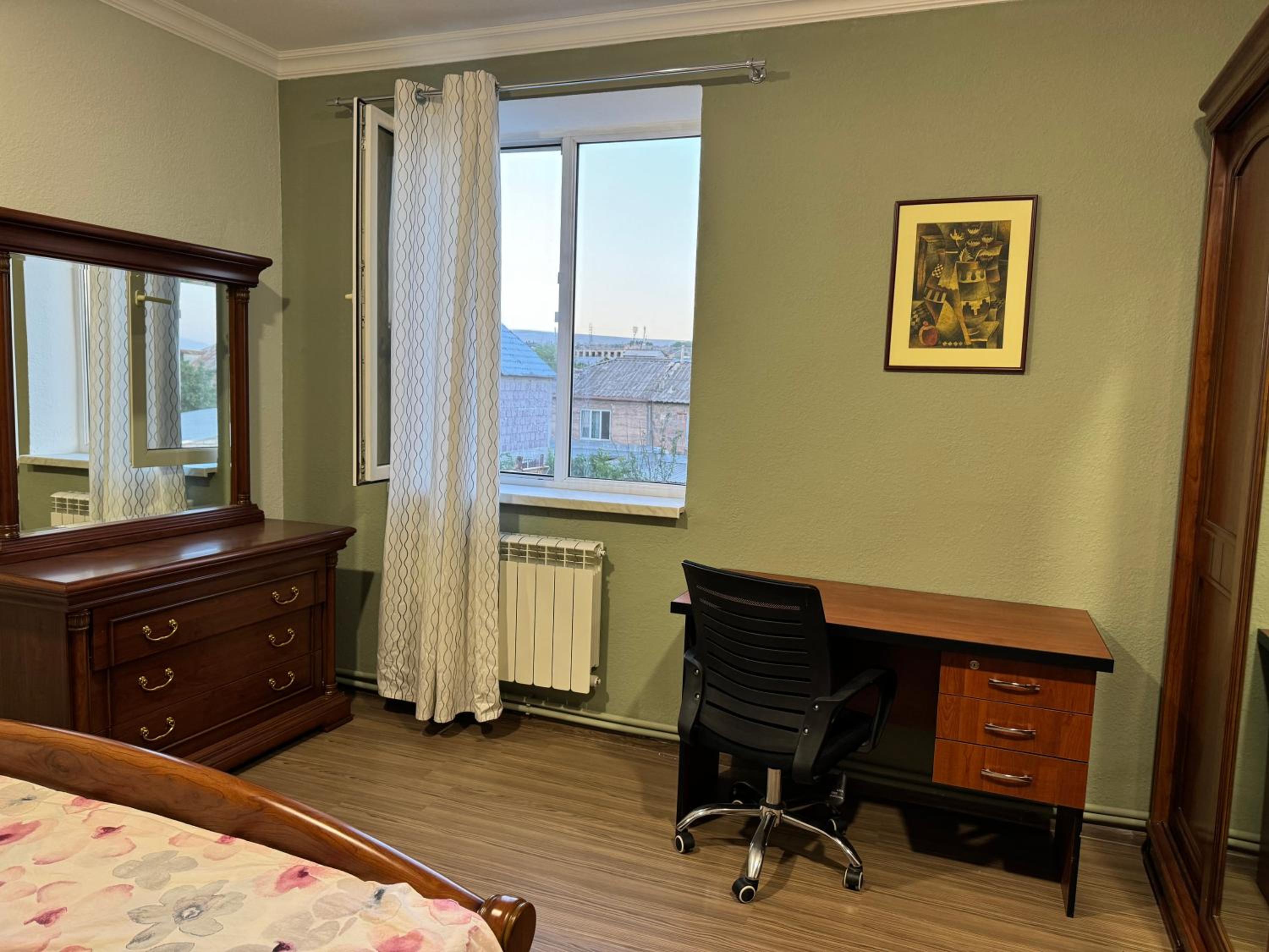 Private Room with bath in Lake View House