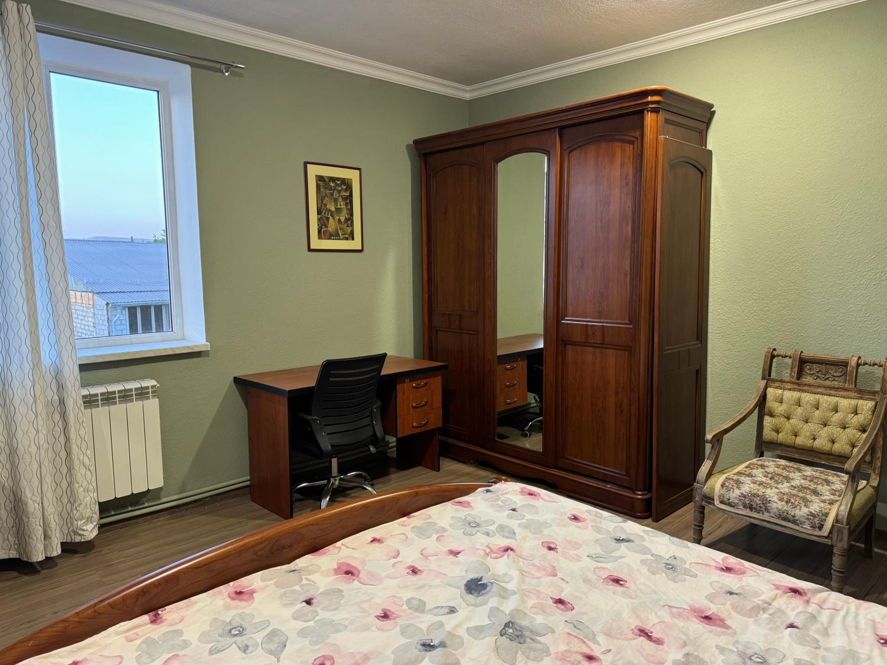 Private Room with bath in Lake View House