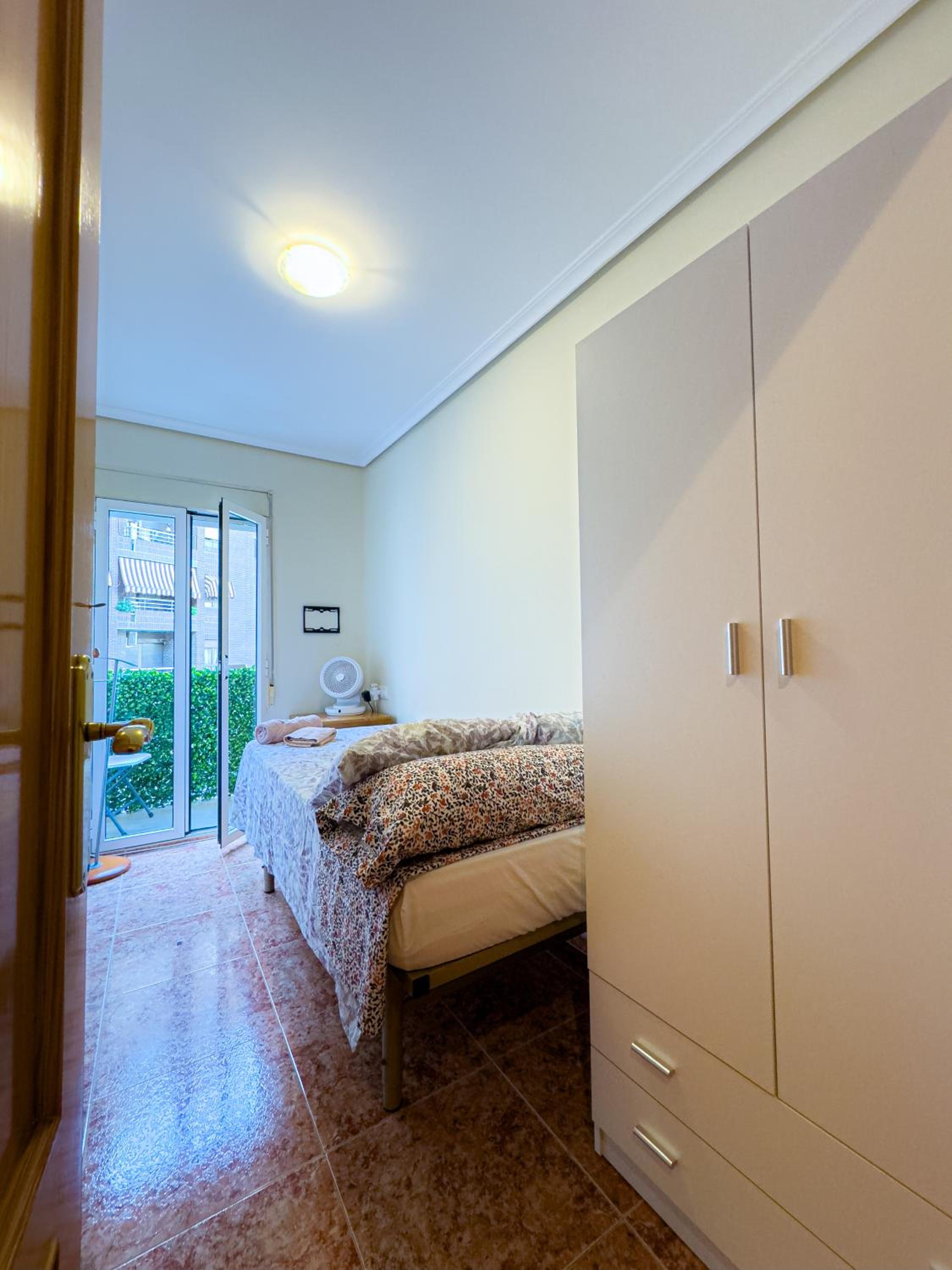 Rooms in Valencia Great Location in Shared Apartment