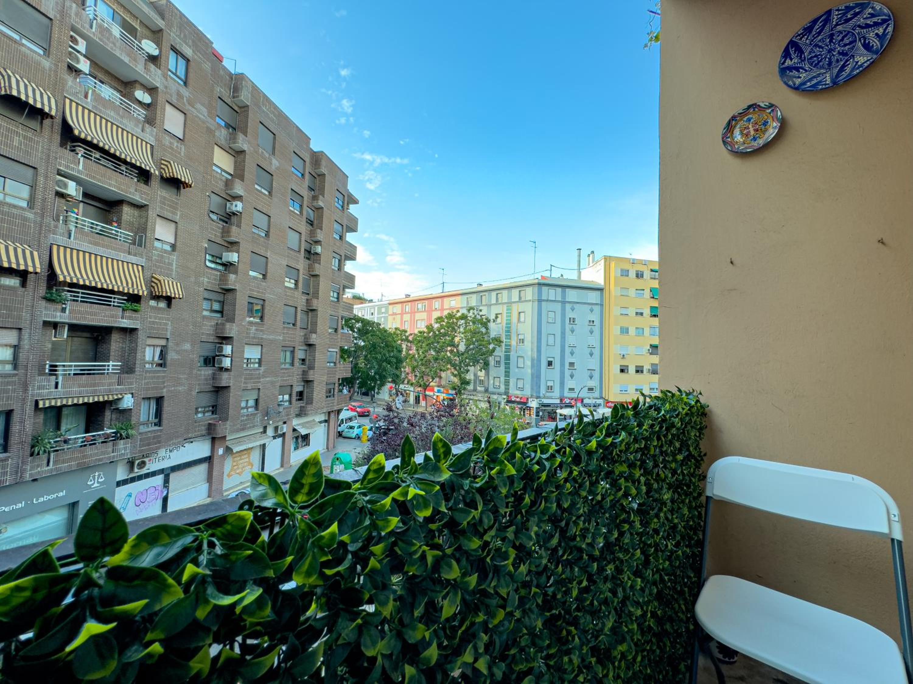 Rooms in Valencia Great Location in Shared Apartment