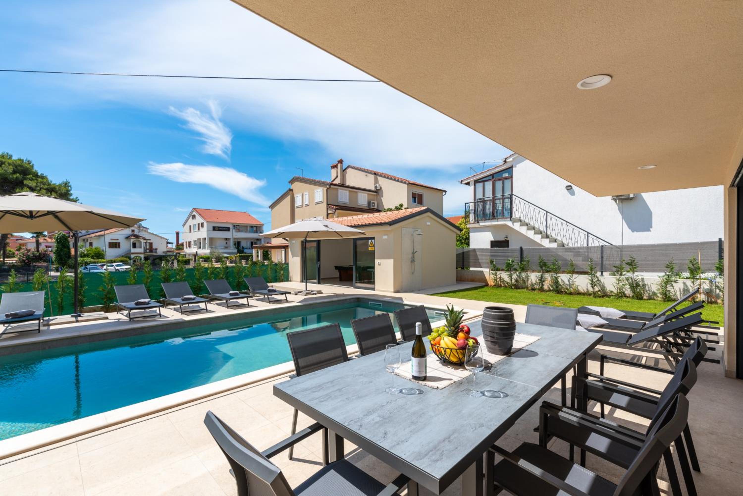Villa Domenica Medelina 5. City center, pool, jacuzzi, sauna view 3
