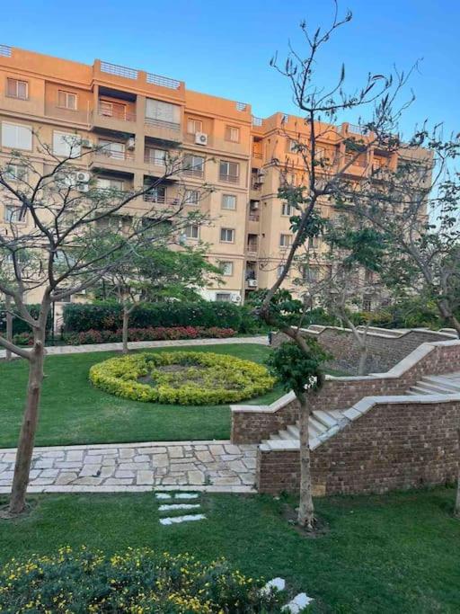 Stunning 3-BR Hotel Apt in Madinaty view 4