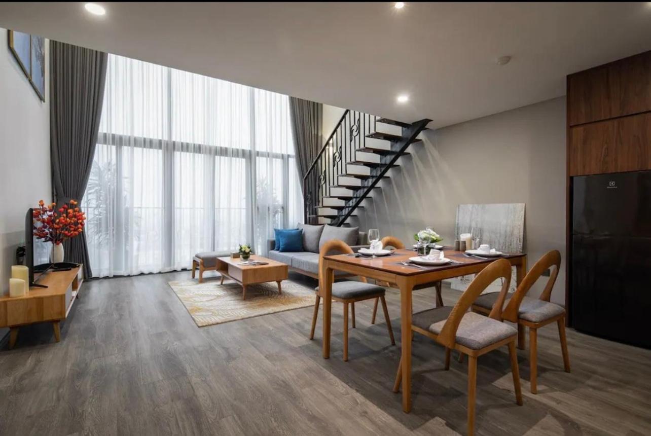 Duplex , TubBath, Netflix, Lakeview