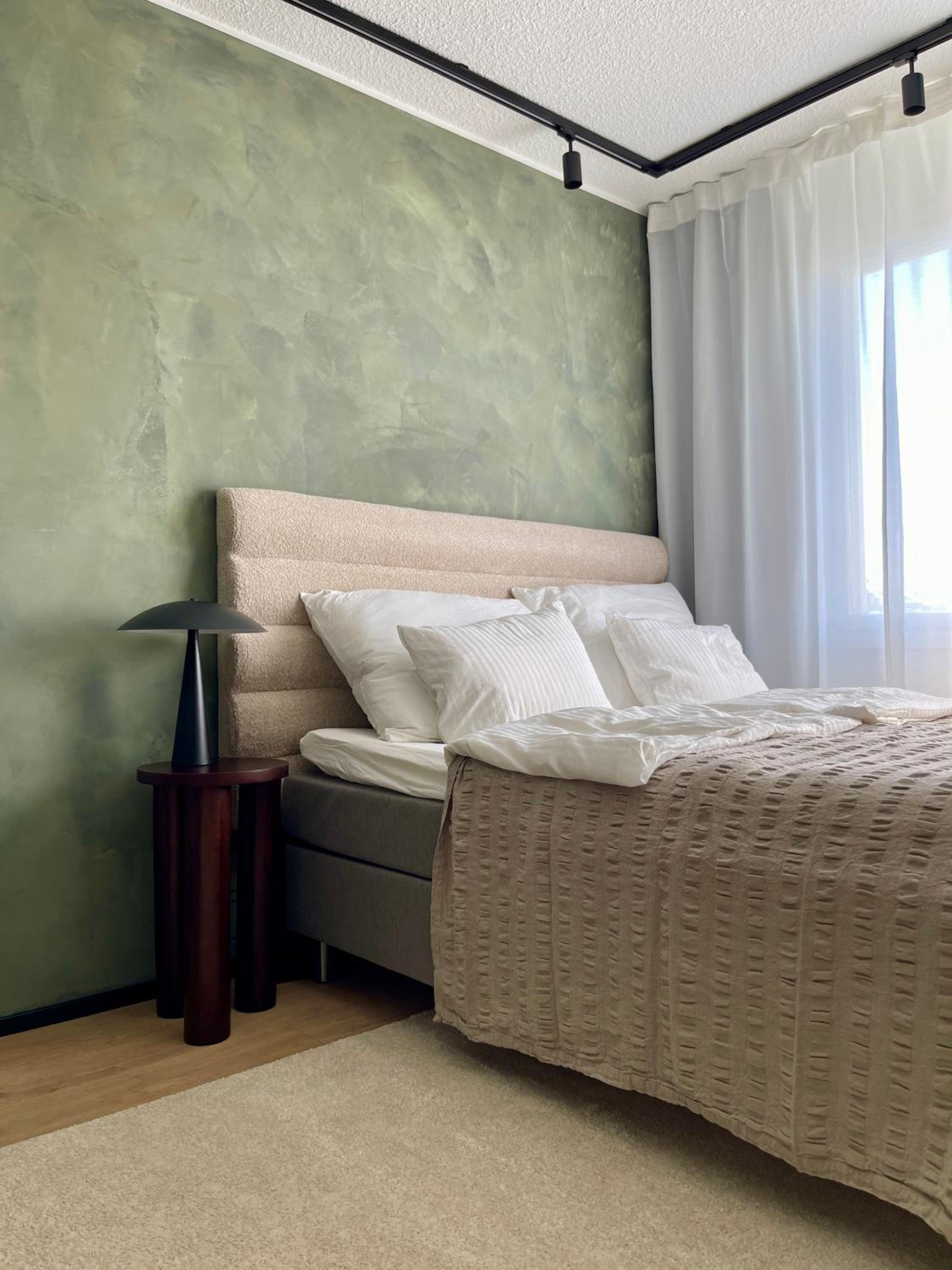 Home Suites - Boutique Apartment in City Centre - Free parking view 5