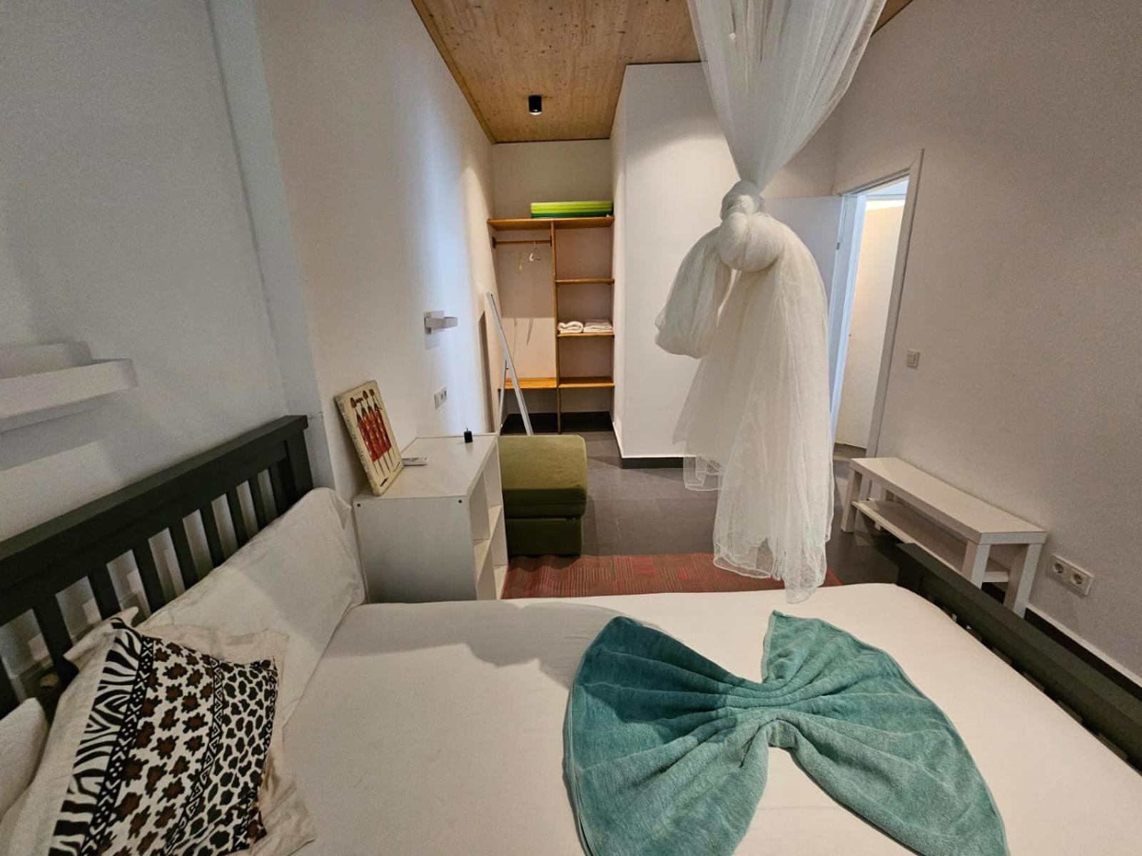 Cozy two bedroom apartment with private garden view 2