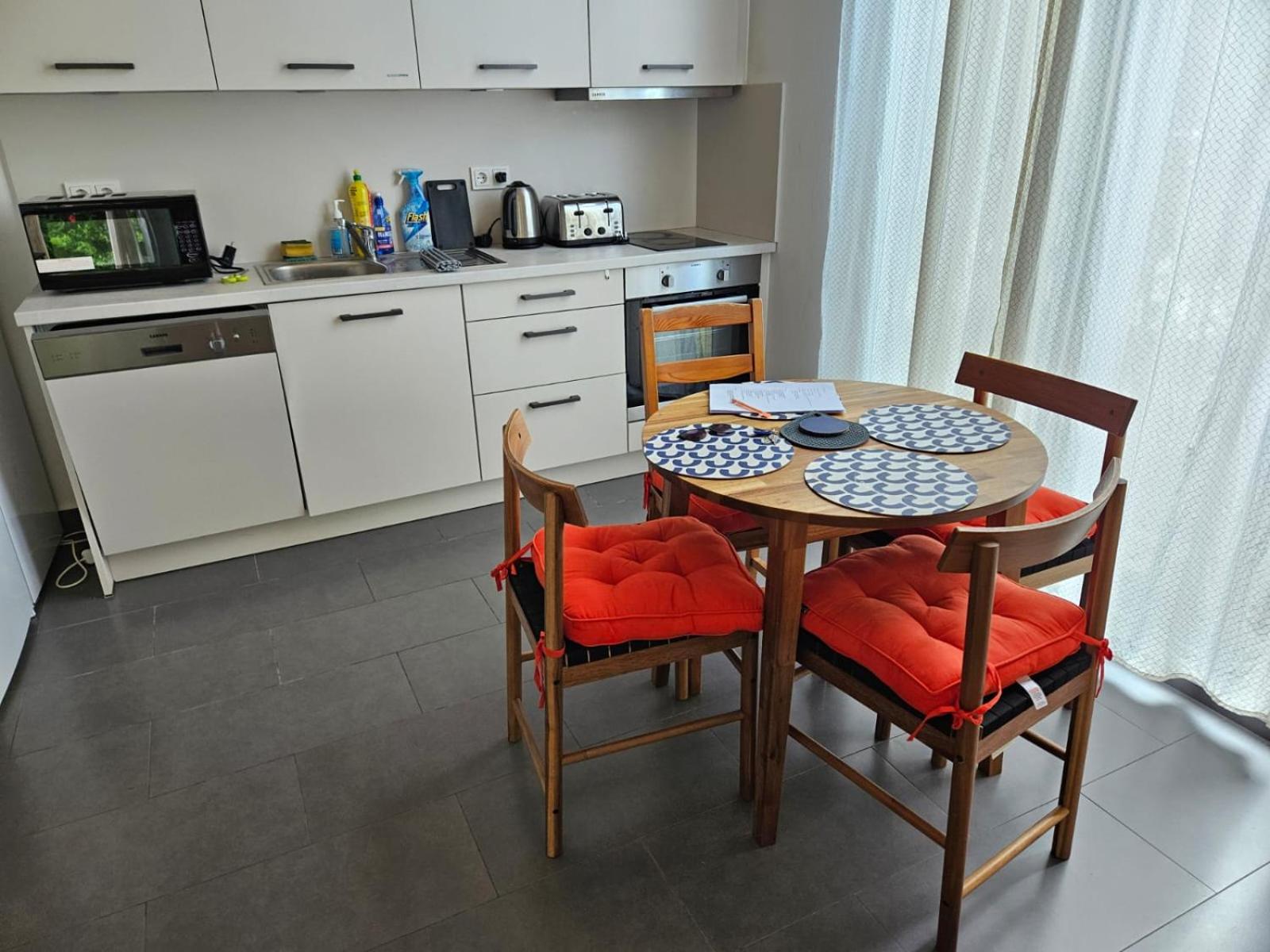 Cozy two bedroom apartment with private garden view 3