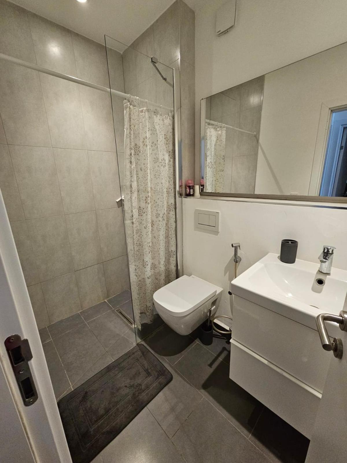 Cozy two bedroom apartment with private garden view 5