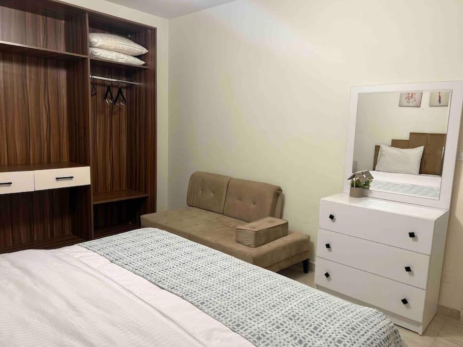 Stylish 3-BR Hotel Apt Madinaty view 5