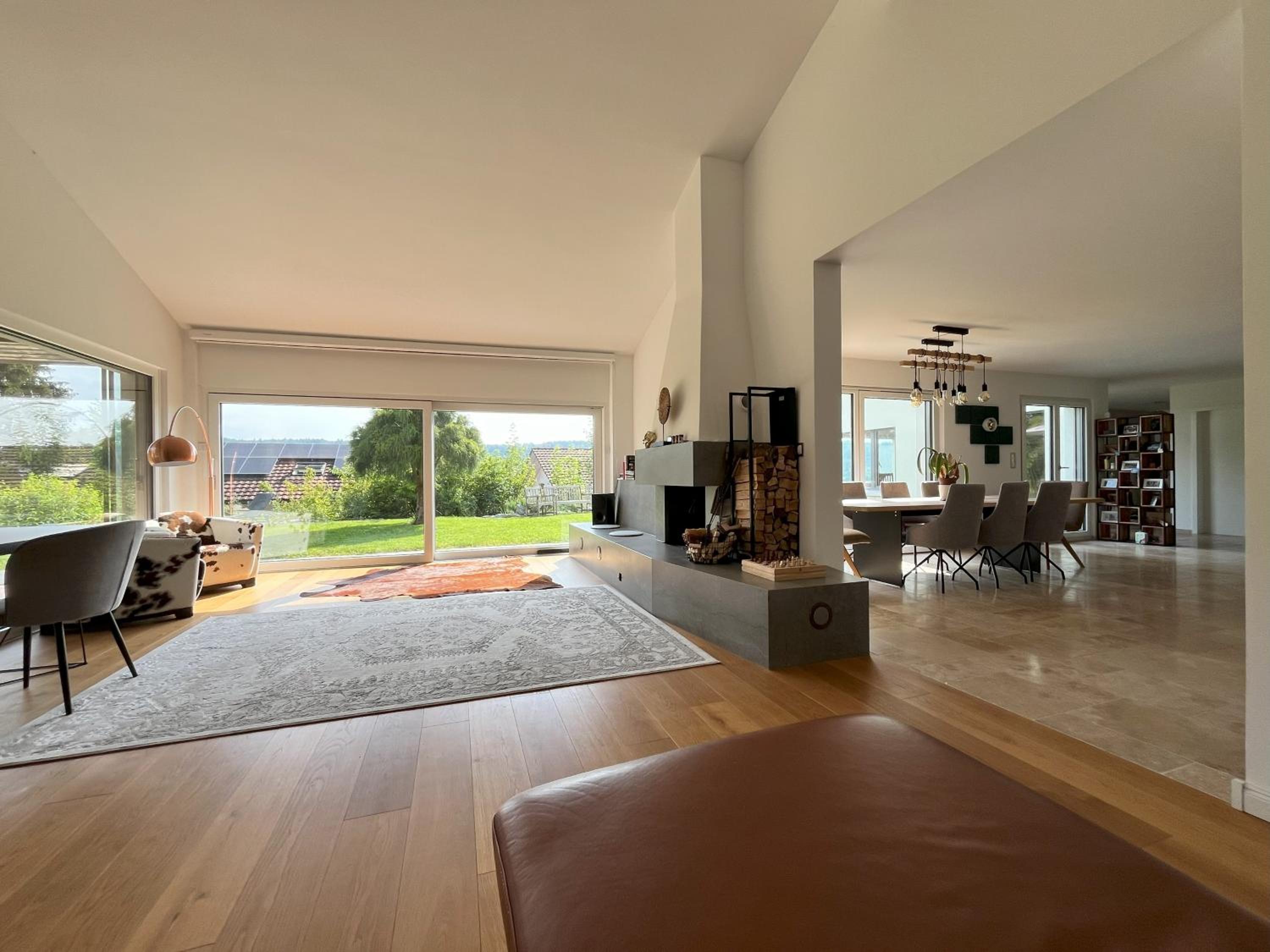 High-End-Haus mit Garten und Extras