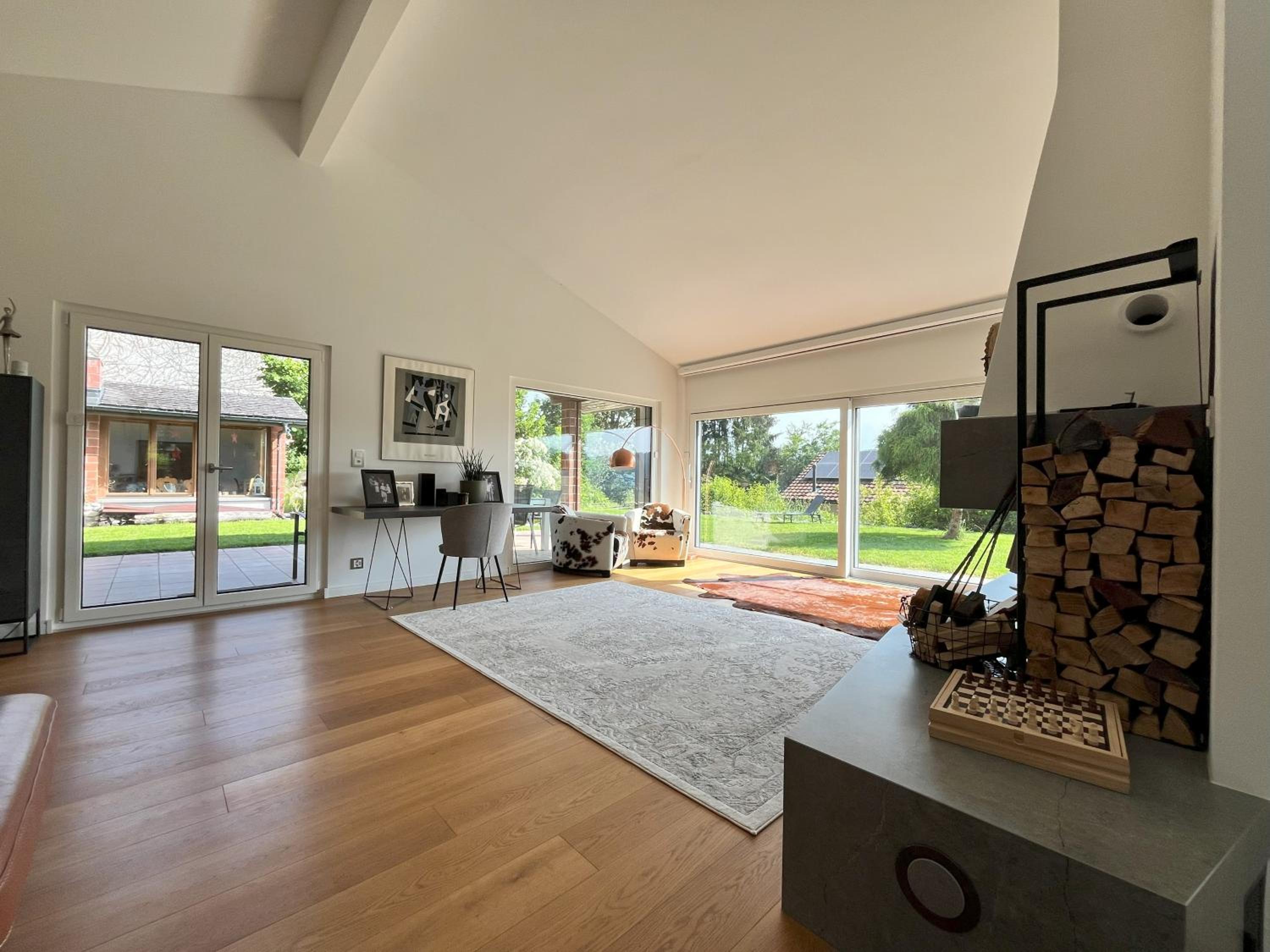 High-End-Haus mit Garten und Extras