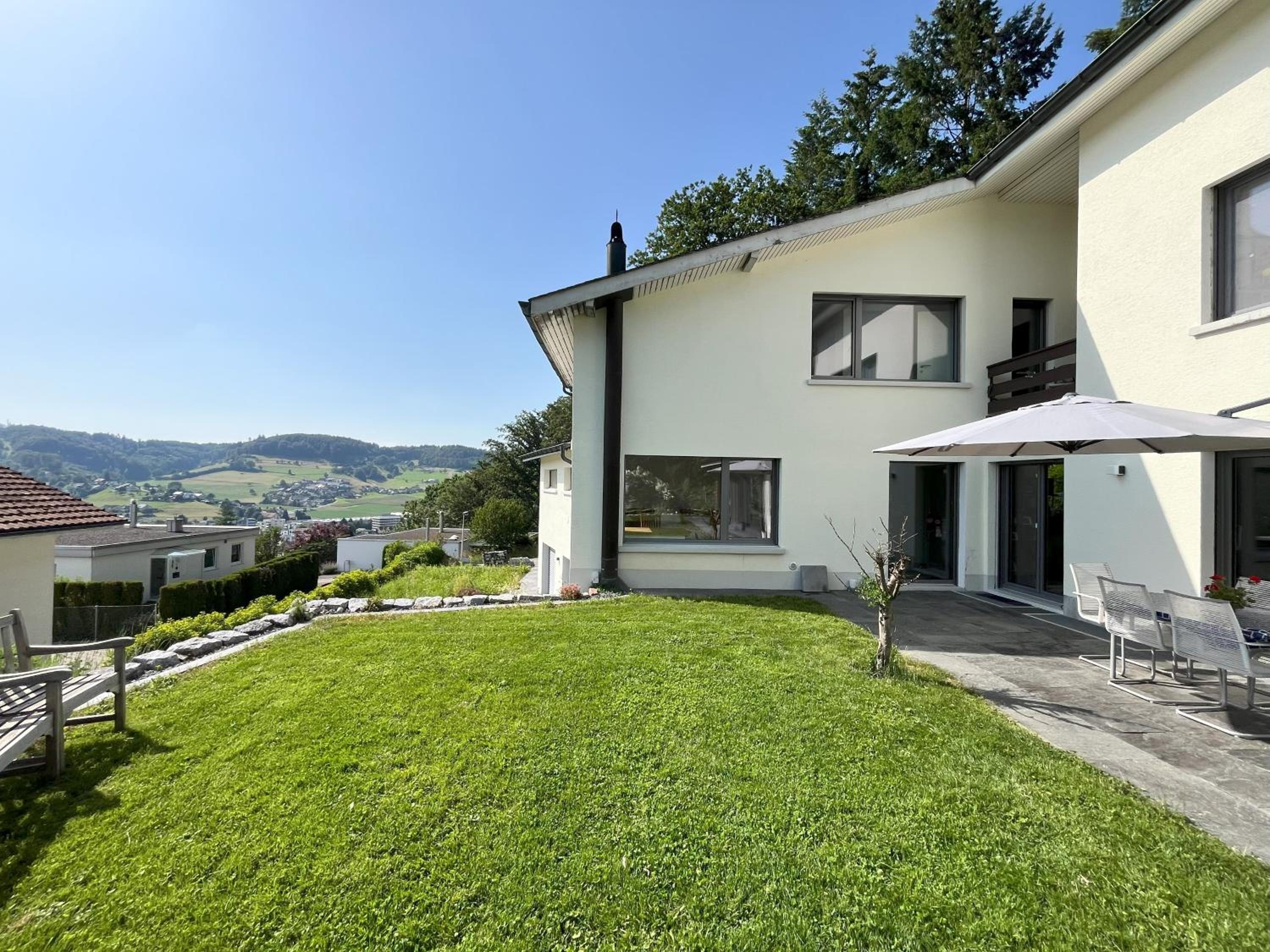 High-End-Haus mit Garten und Extras