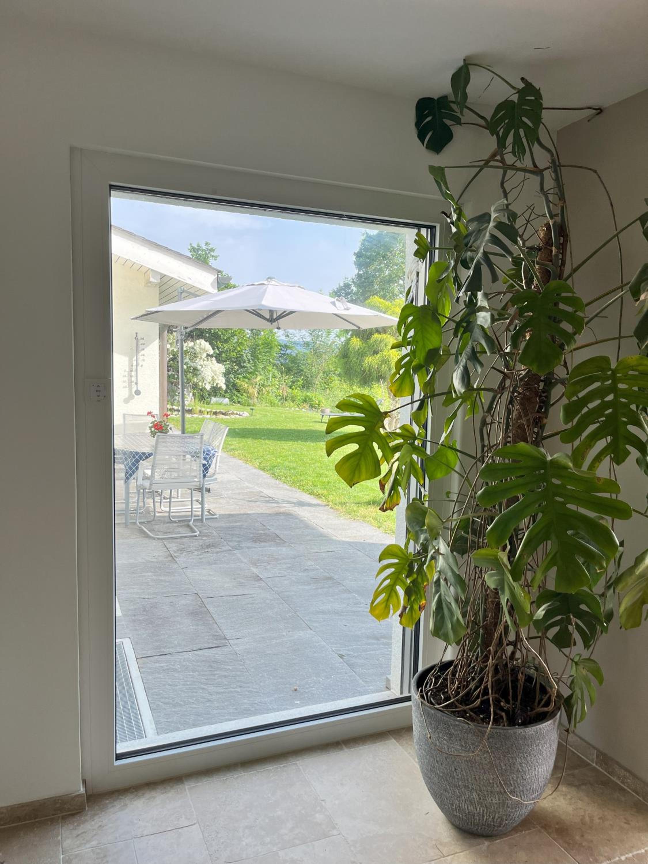 High-End-Haus mit Garten und Extras