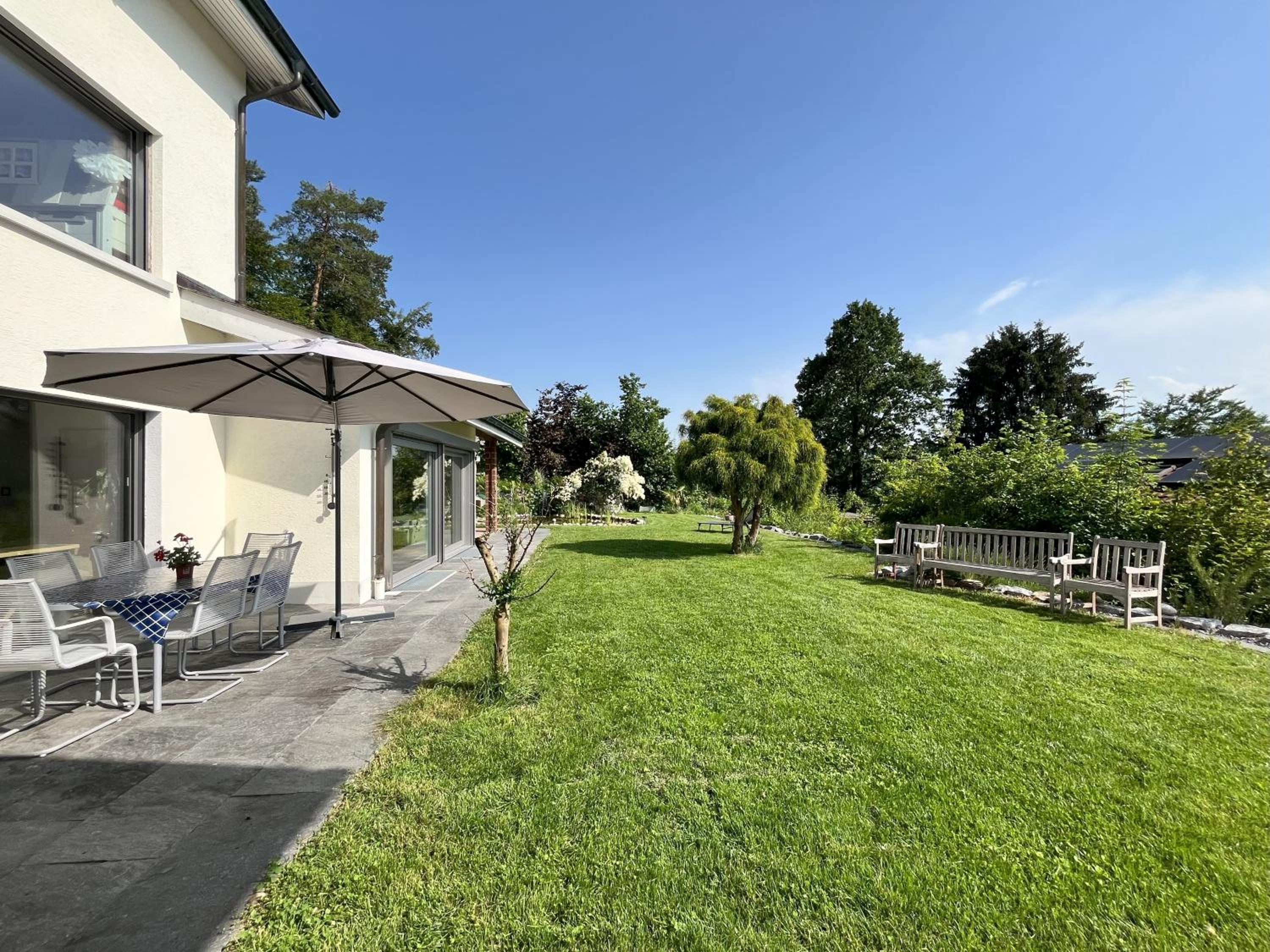 High-End-Haus mit Garten und Extras