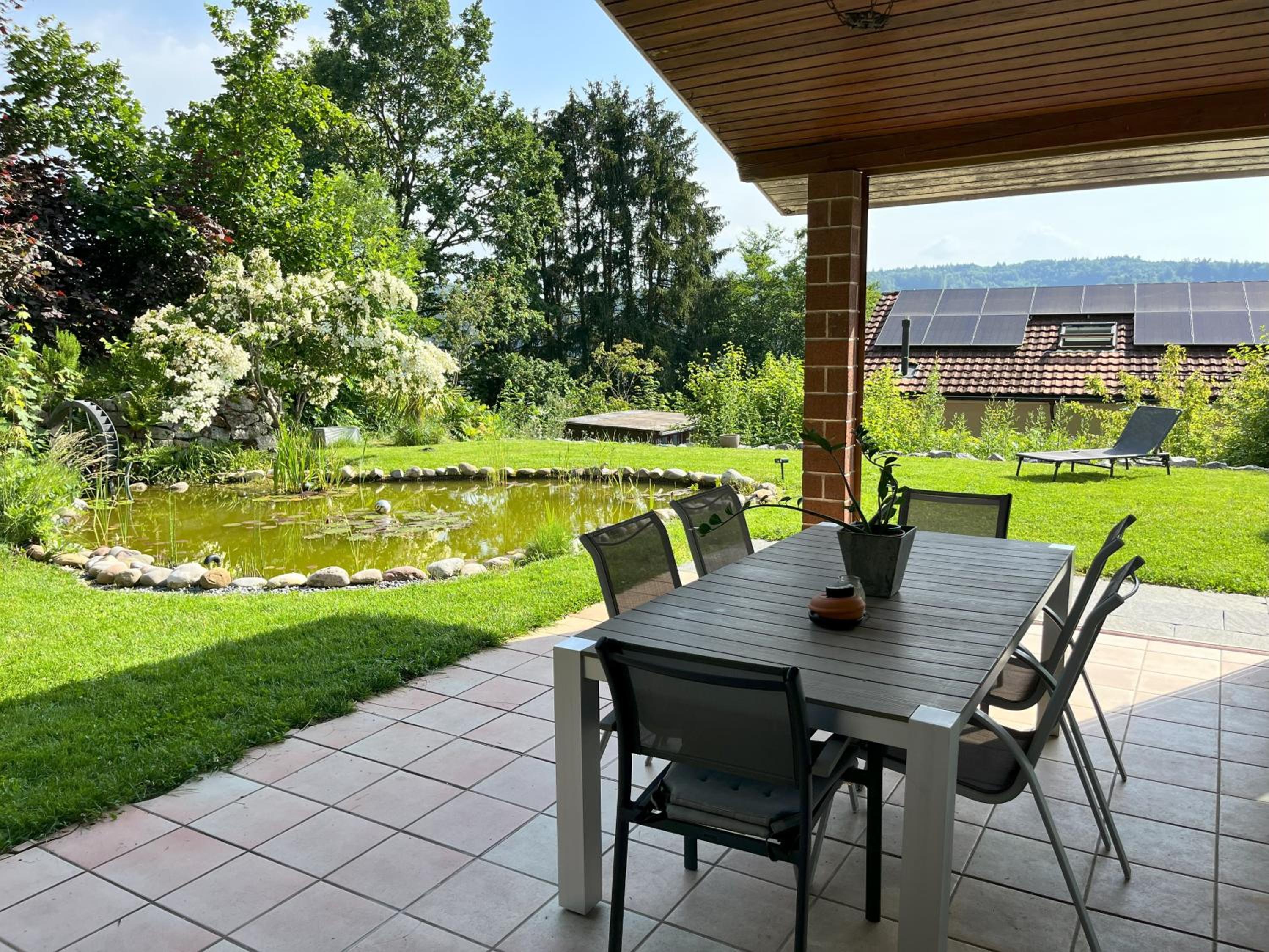 High-End-Haus mit Garten und Extras