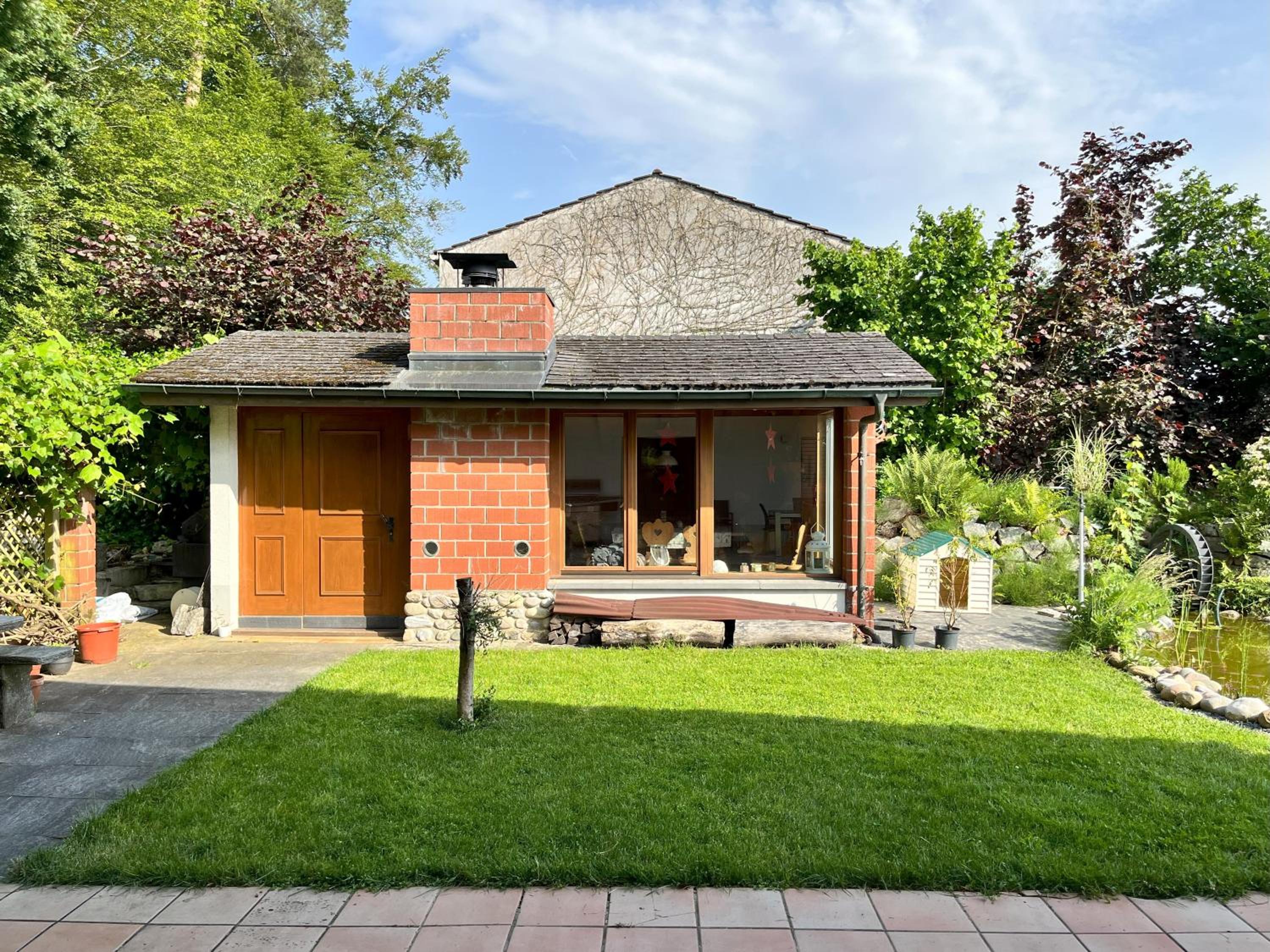 High-End-Haus mit Garten und Extras