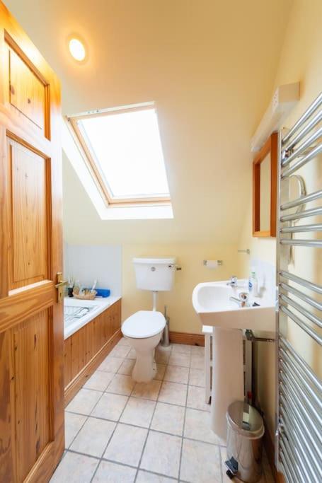 Dingle Town Cottage - Tigh Peig view 3
