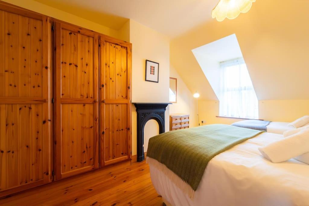 Dingle Town Cottage - Tigh Peig view 4