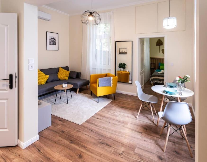 Tilia Apartment Budapest view 3