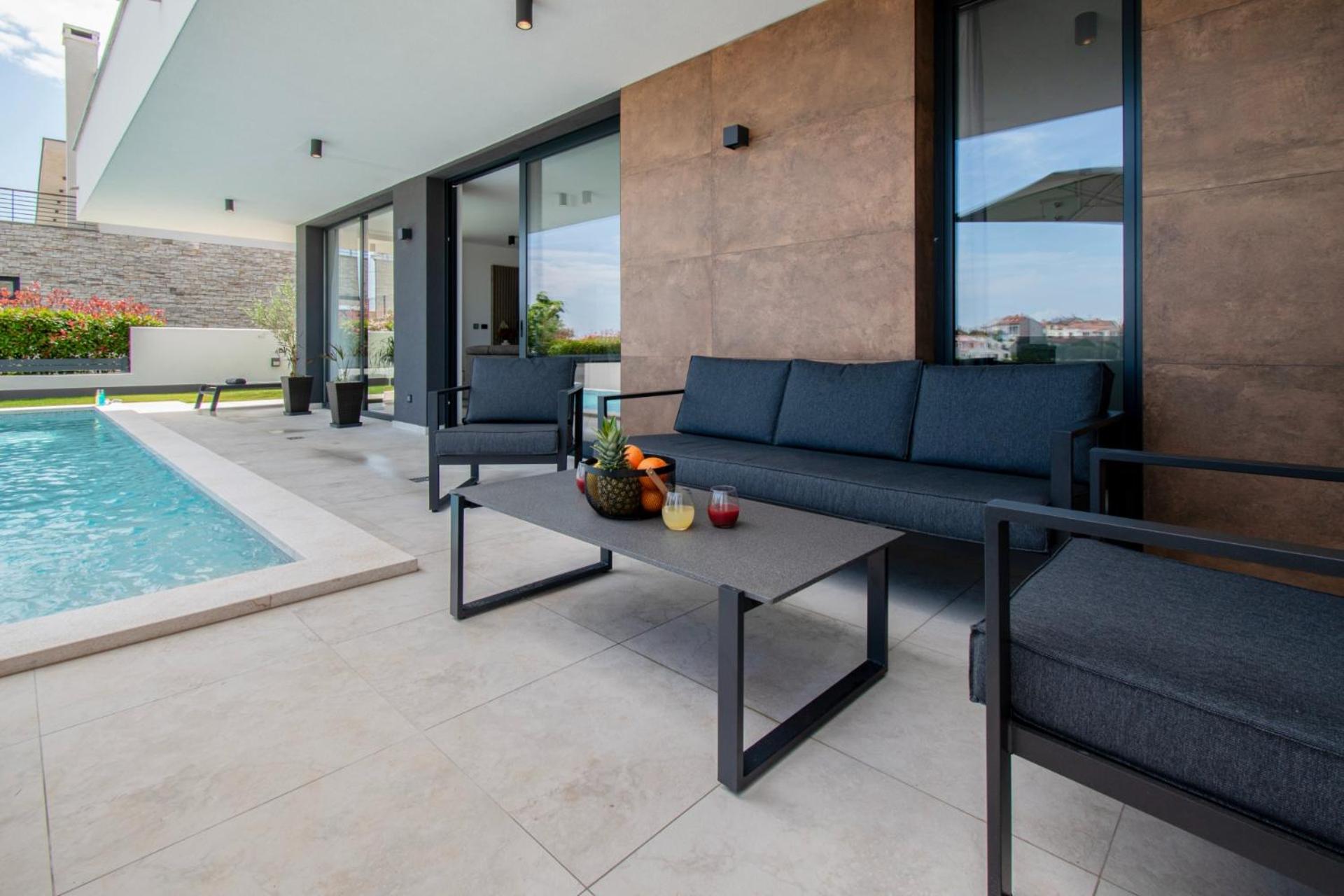 Villa Infinity Gem mit beheizbarem Pool in Medulin, Istrien - by Istrabook view 4
