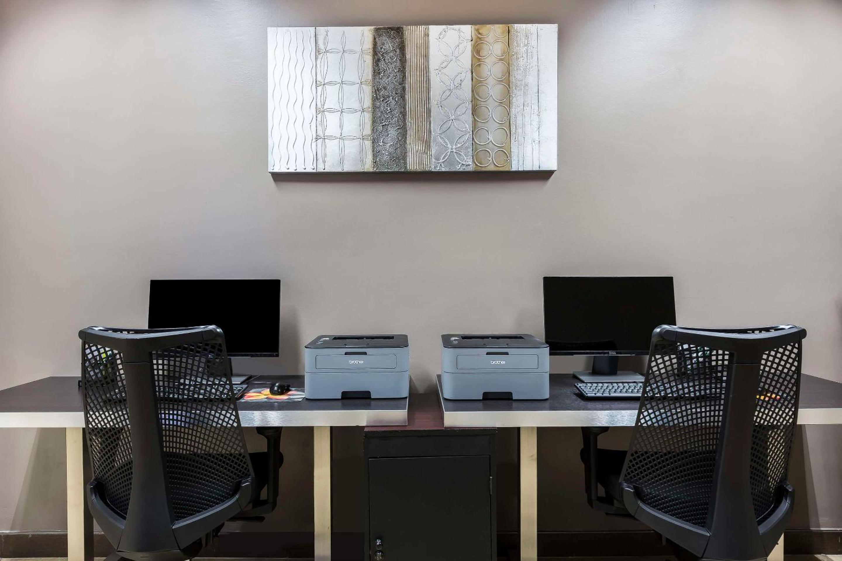 Hotel Quality Inn & Suites Los Angeles Airport - LAX - Image 1