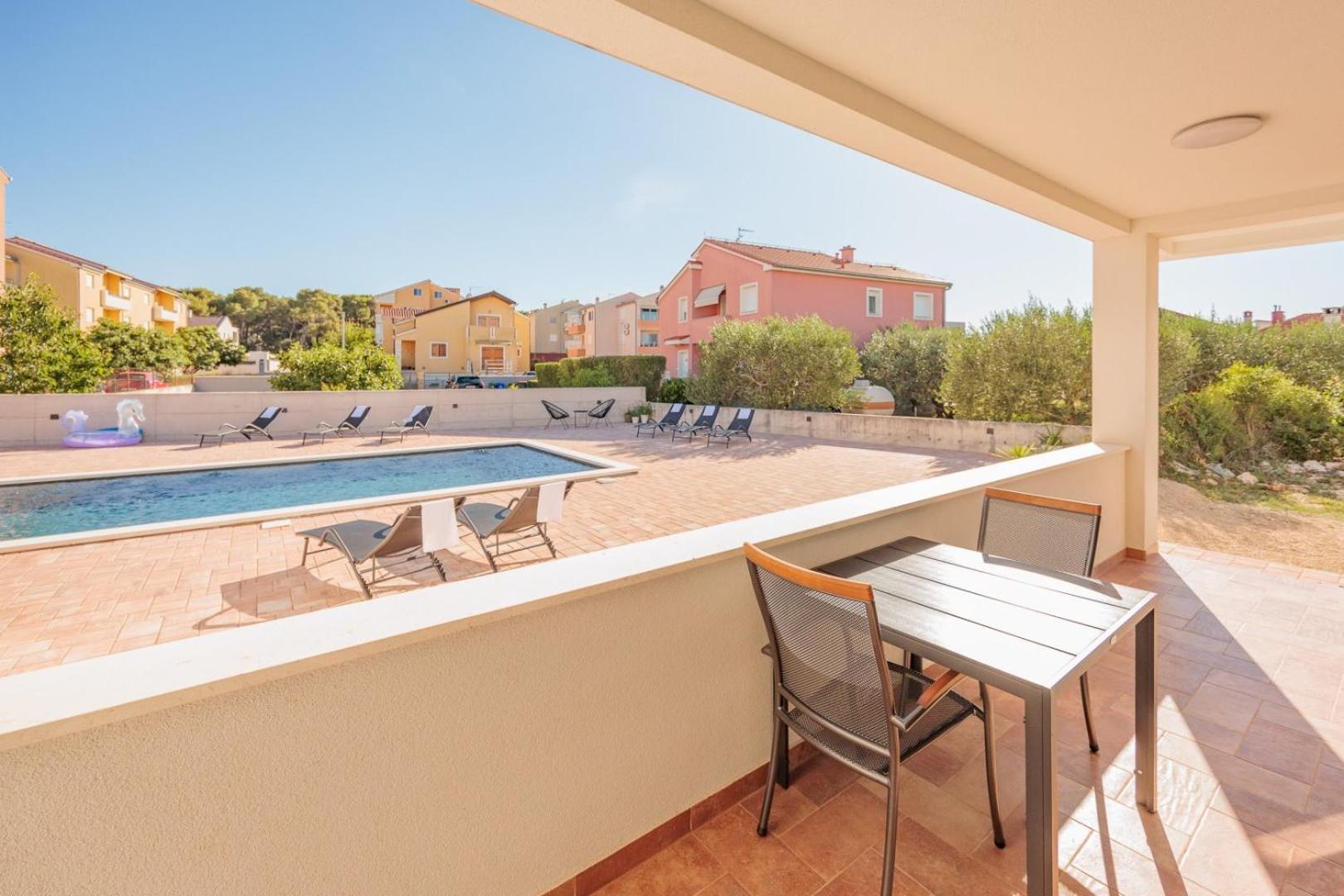 CROWONDER Apartaments Lucija