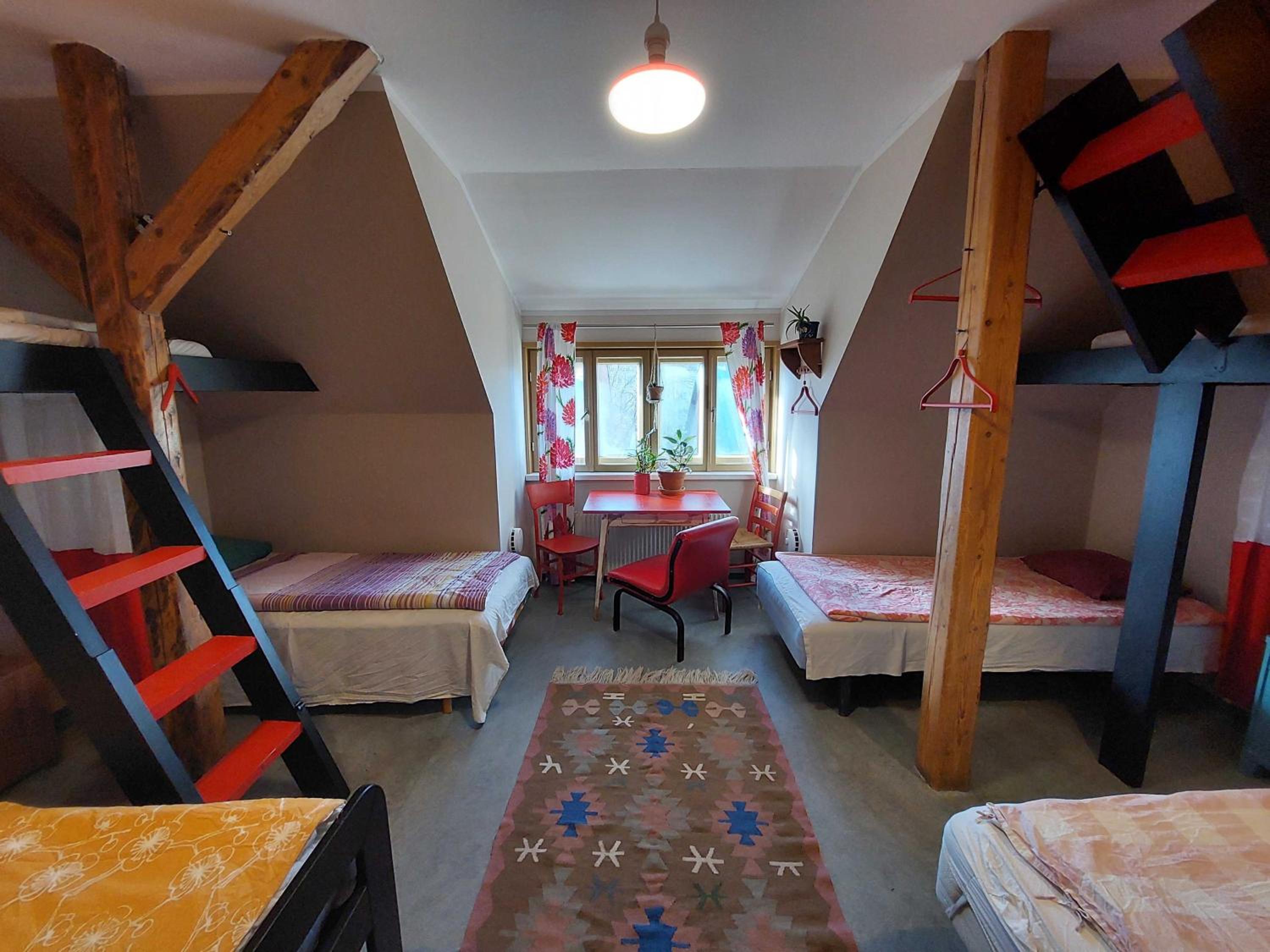 Looming Hostel