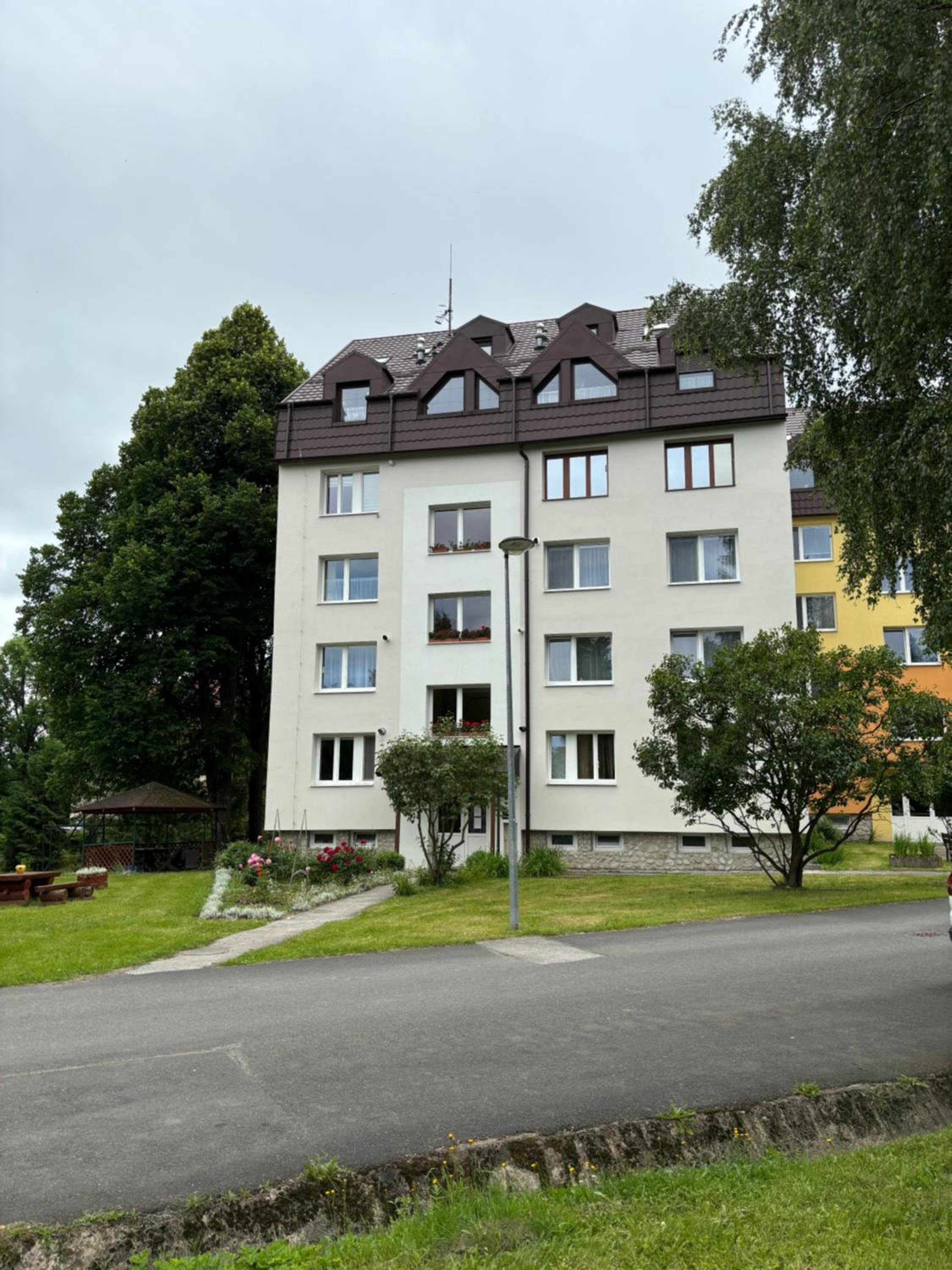 Photo 10