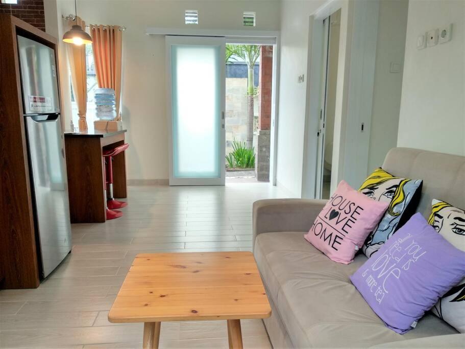 A 2 Bedrooms Lovely House Close to Saba Beach