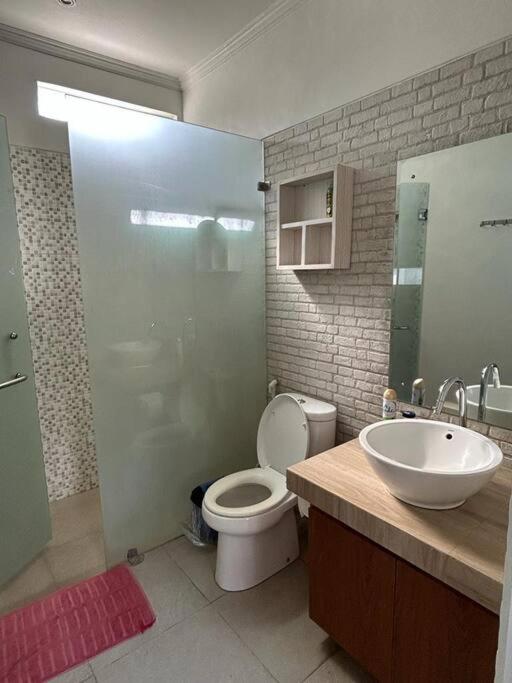 A 2 Bedrooms Lovely House Close to Saba Beach